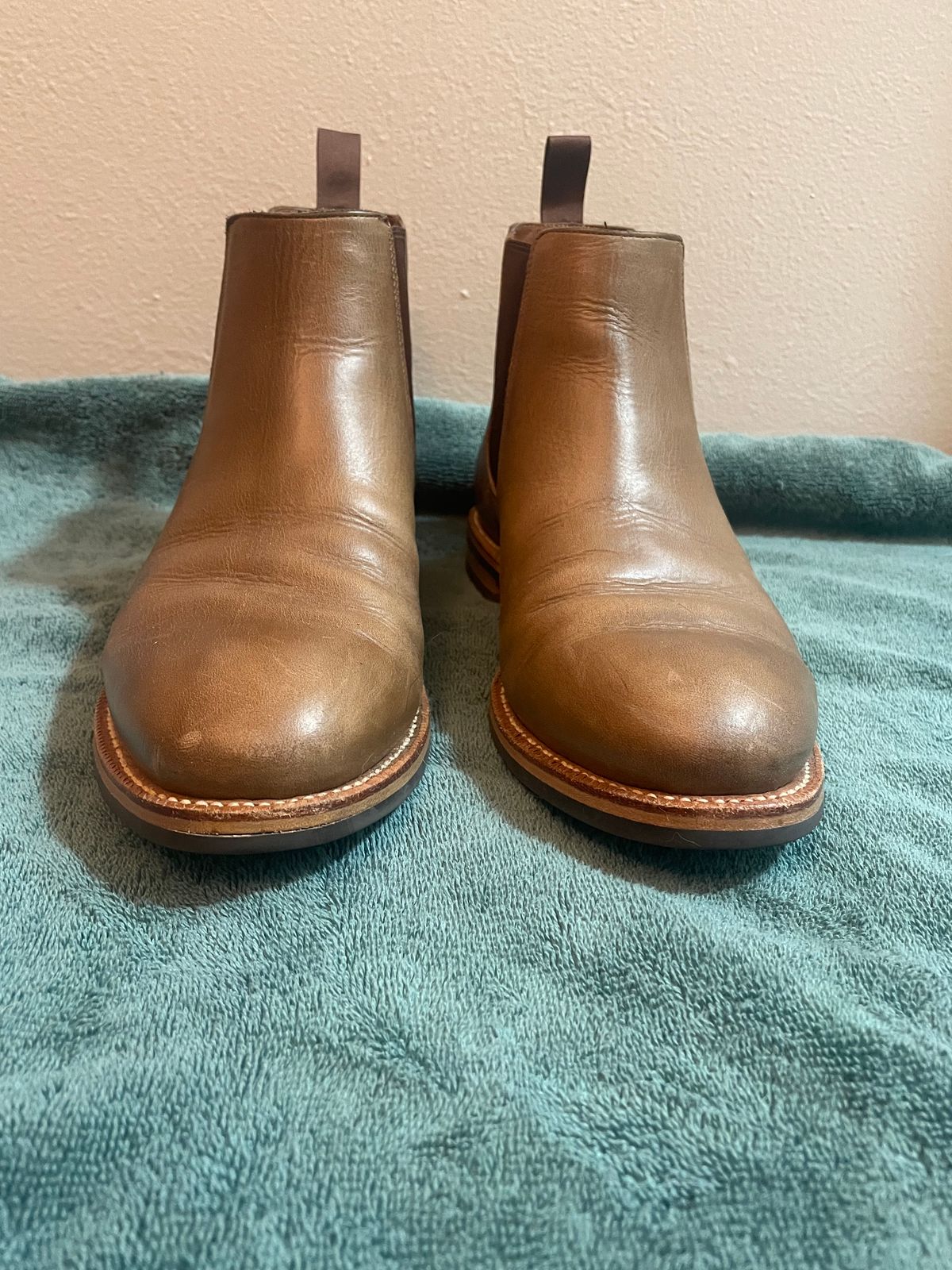 Photo by SkoBuffs23 on January 6, 2026 of the Grant Stone Chelsea Boot in Horween Dune Chromexcel.