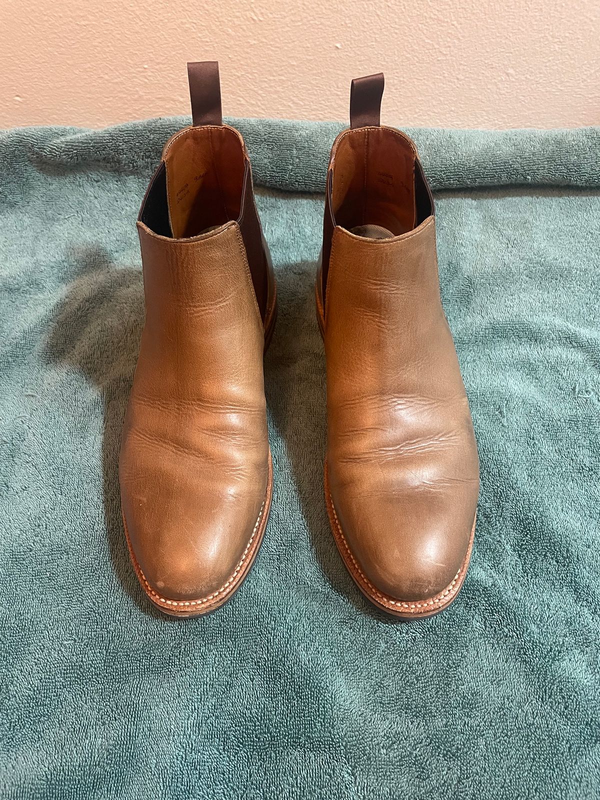 Photo by SkoBuffs23 on January 6, 2026 of the Grant Stone Chelsea Boot in Horween Dune Chromexcel.