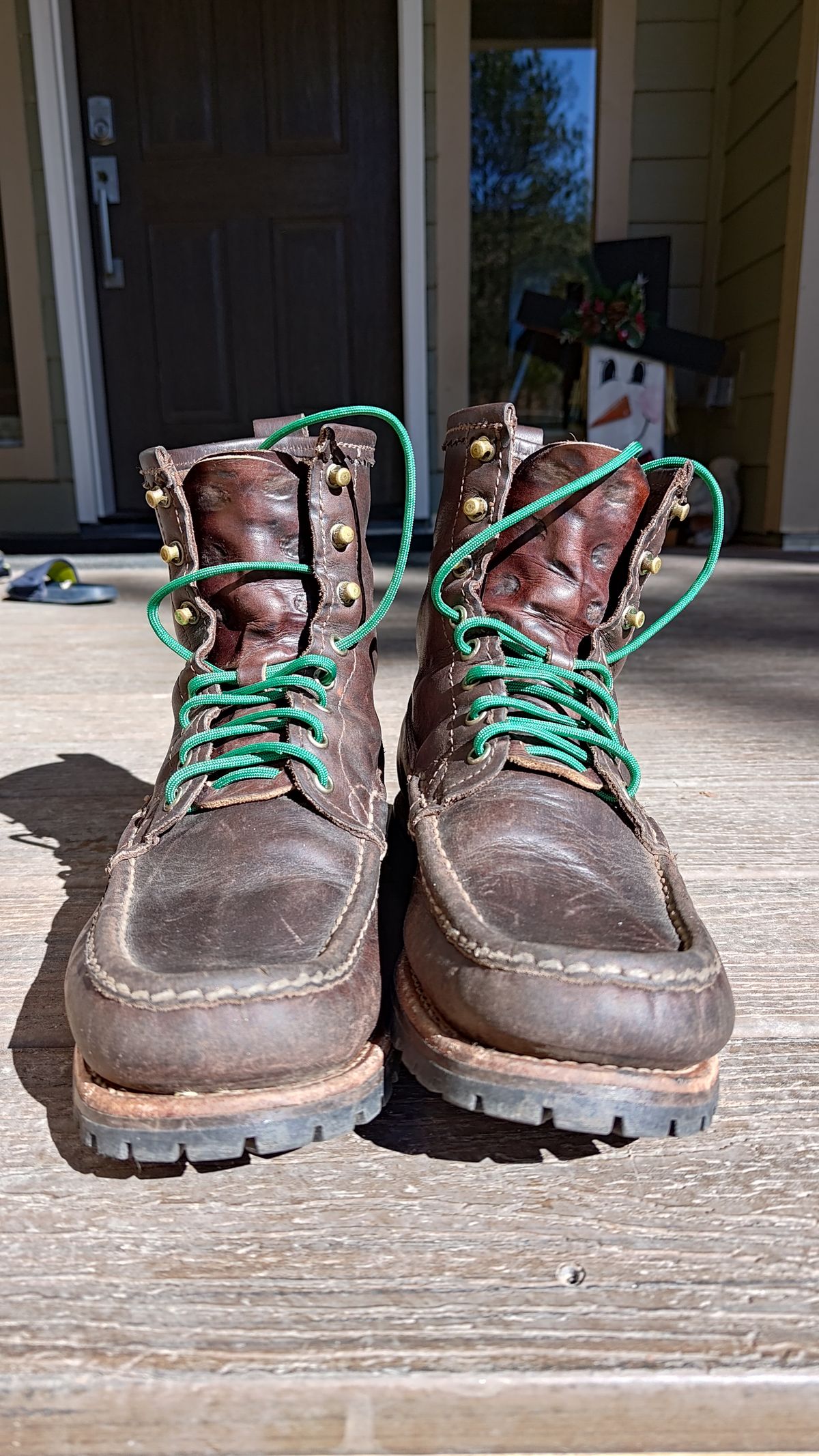Photo by PodJr on March 1, 2025 of the Russell Moccasin Co. Weathered Oak Backcountry in Full-Grain Timberjack.