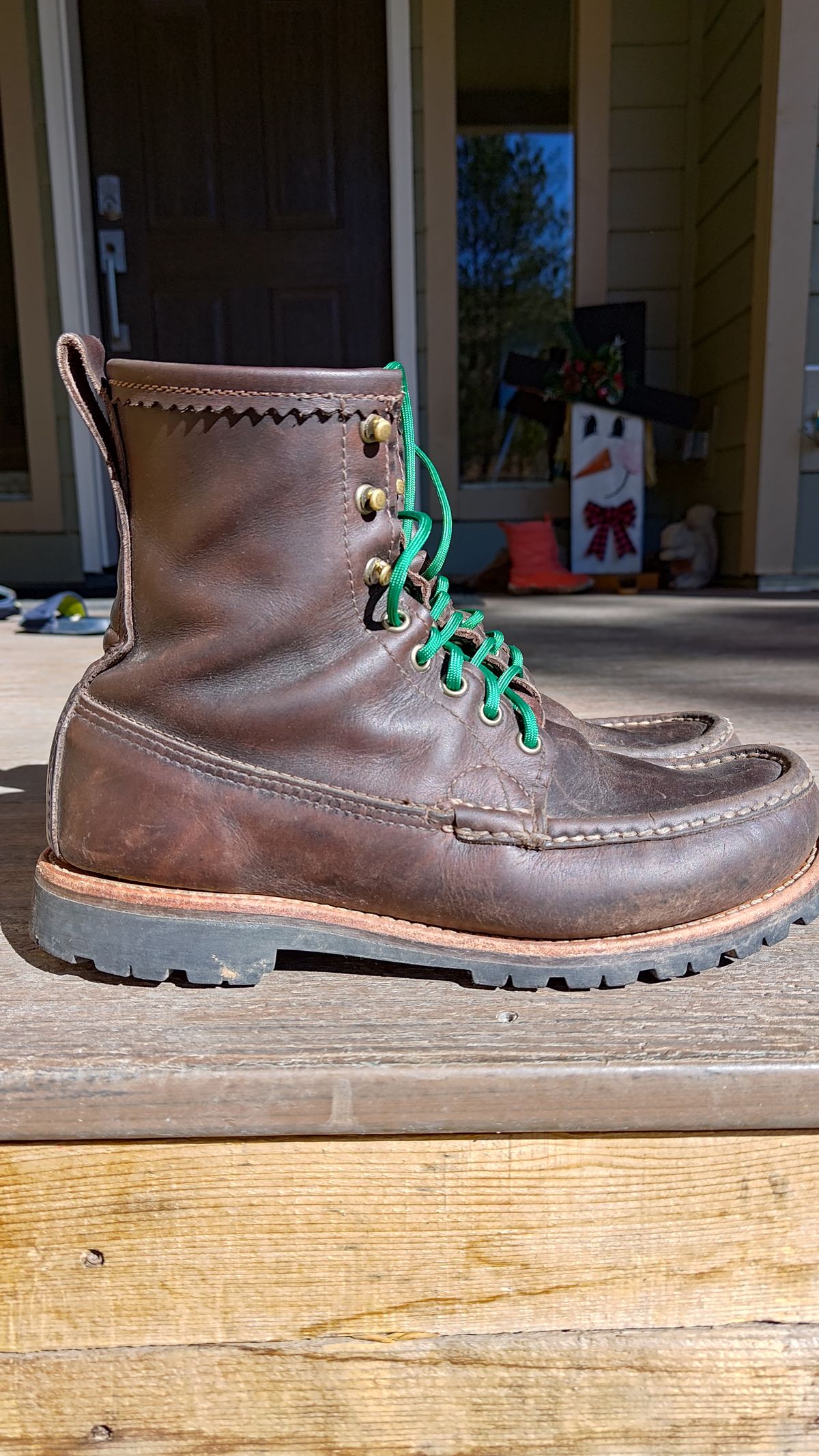 Photo by PodJr on March 1, 2025 of the Russell Moccasin Co. Weathered Oak Backcountry in Full-Grain Timberjack.