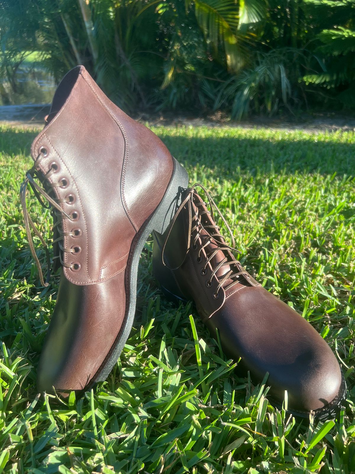 Photo by thebootbum2 on November 5, 2024 of the Viberg x Himel Ammunition Boot in Chocolate Italian Horsebutt.