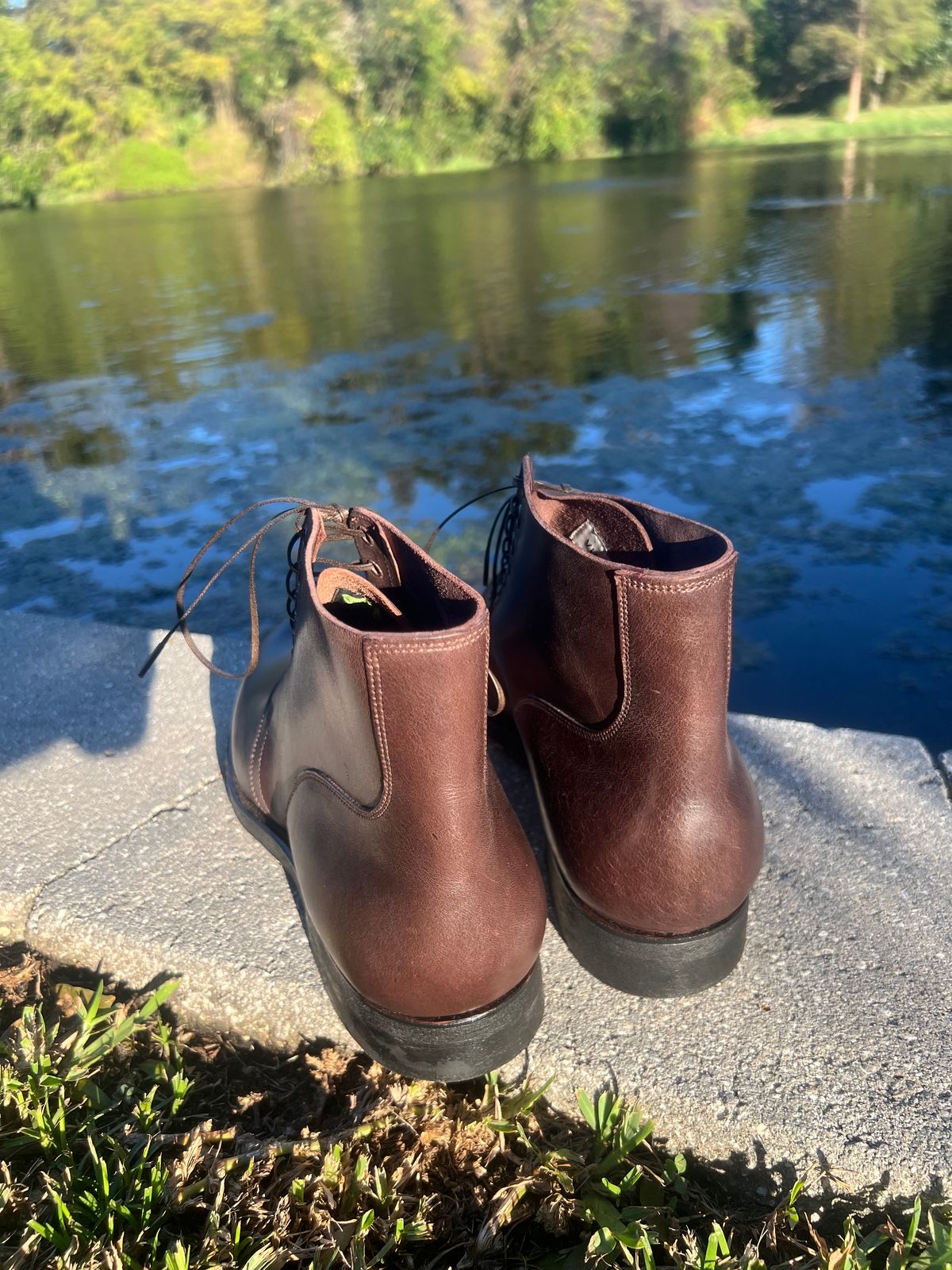 Photo by thebootbum2 on November 5, 2024 of the Viberg x Himel Ammunition Boot in Chocolate Italian Horsebutt.