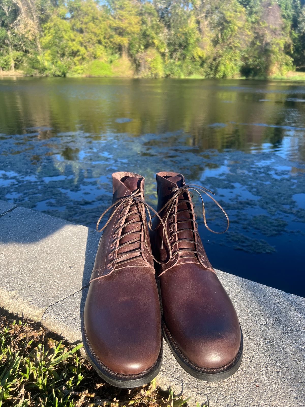Photo by thebootbum2 on November 5, 2024 of the Viberg x Himel Ammunition Boot in Chocolate Italian Horsebutt.