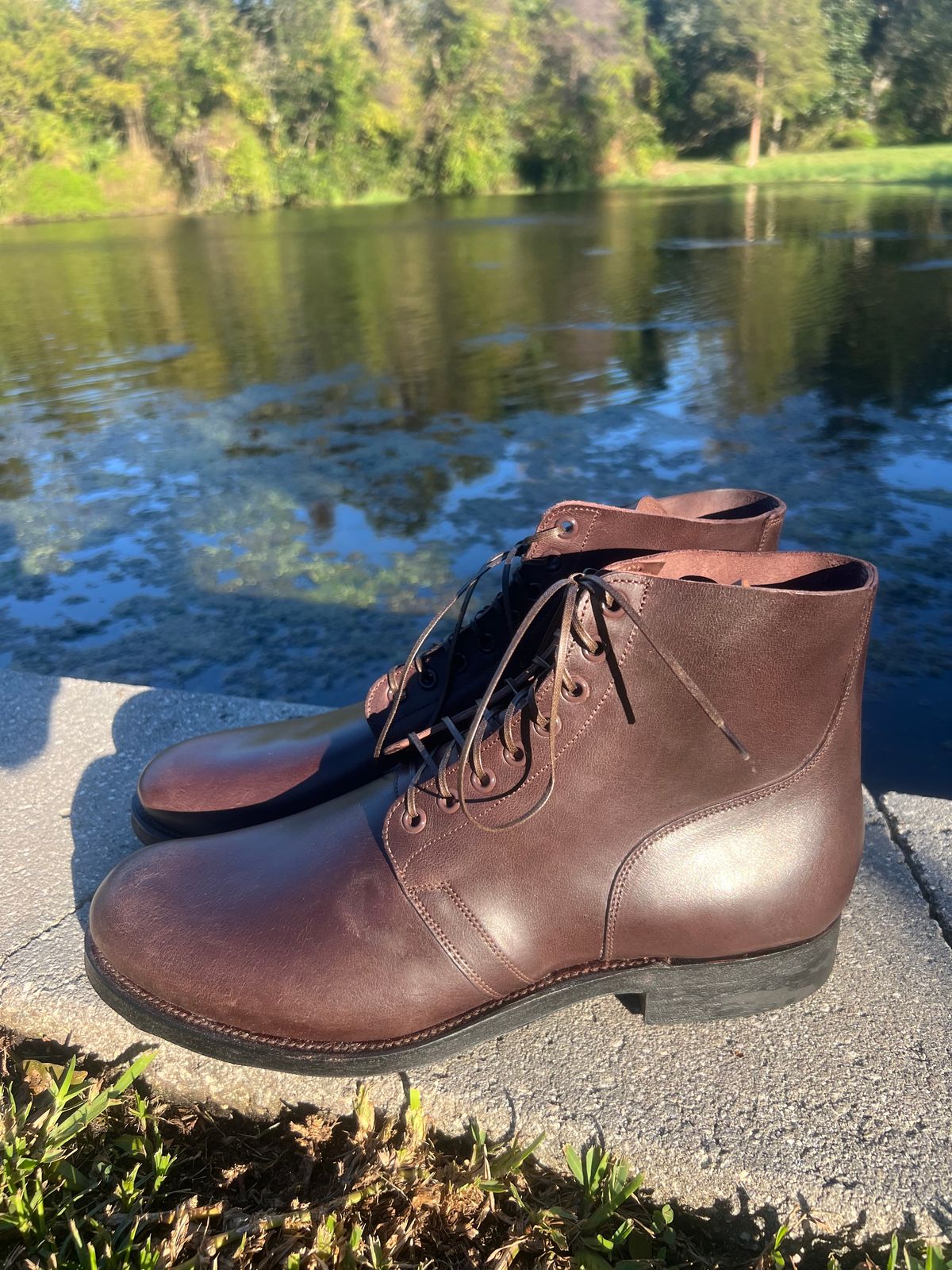 Photo by thebootbum2 on November 5, 2024 of the Viberg x Himel Ammunition Boot in Chocolate Italian Horsebutt.