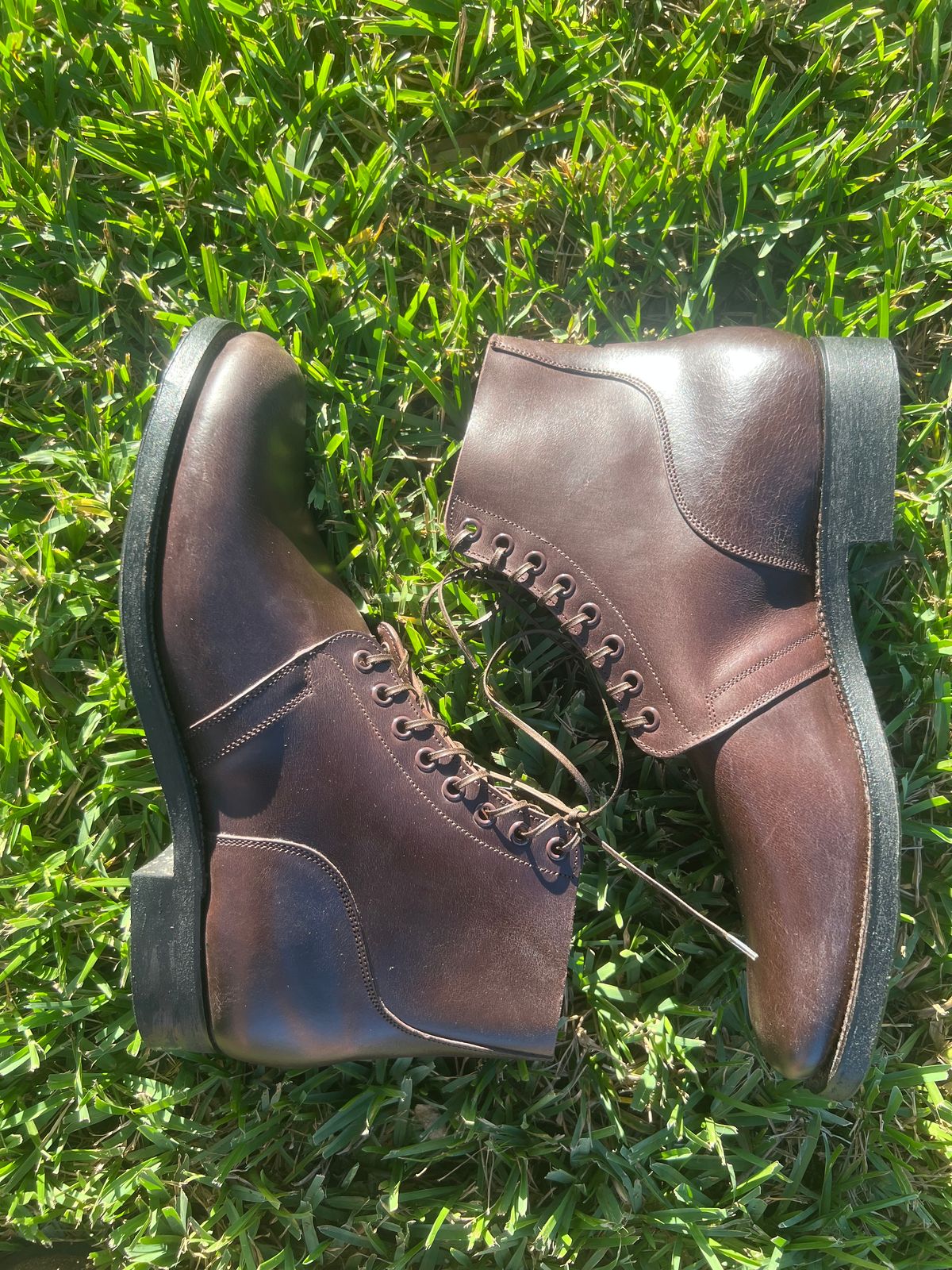 Photo by thebootbum2 on November 5, 2024 of the Viberg x Himel Ammunition Boot in Chocolate Italian Horsebutt.