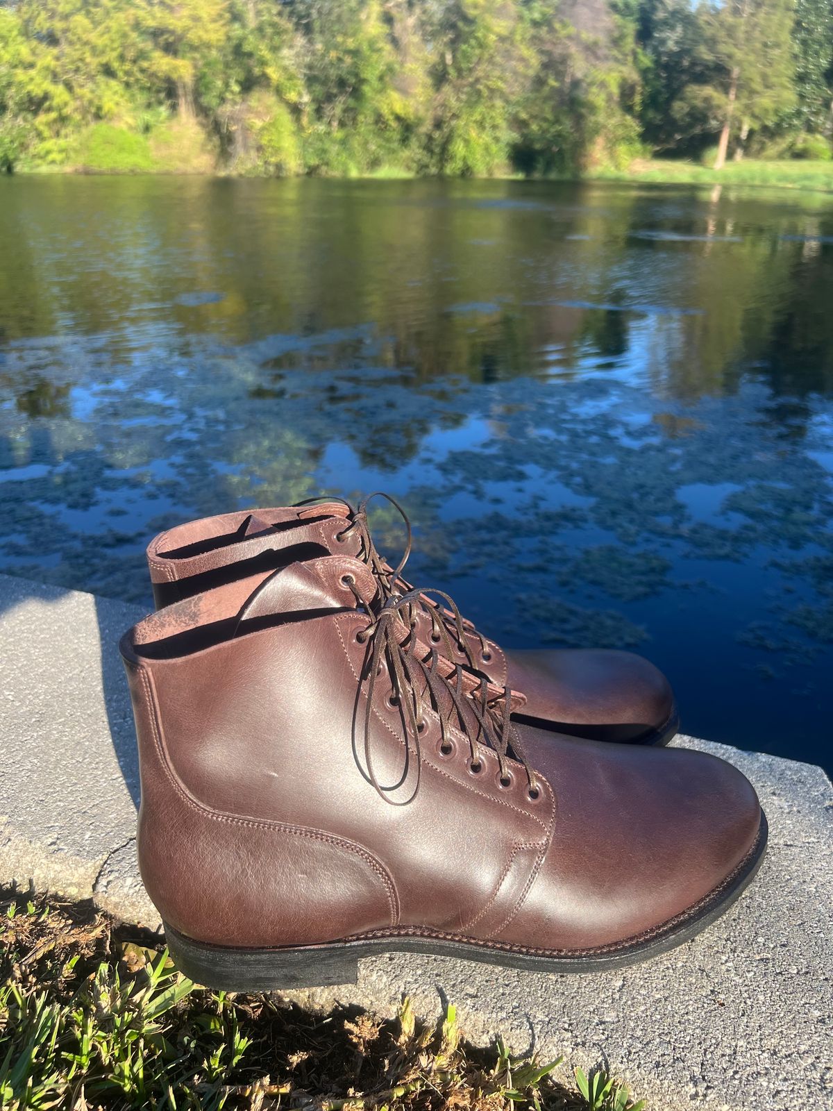 Photo by thebootbum2 on November 5, 2024 of the Viberg x Himel Ammunition Boot in Chocolate Italian Horsebutt.