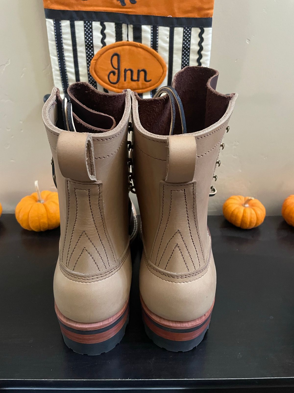 Photo by RoseAnvil_Phillip on November 5, 2022 of the Nicks Unknown Model in Unknown Leather.