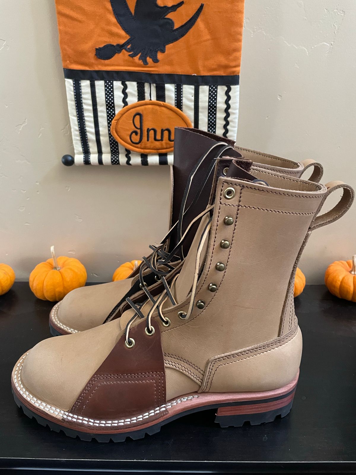 Photo by RoseAnvil_Phillip on November 5, 2022 of the Nicks Unknown Model in Unknown Leather.