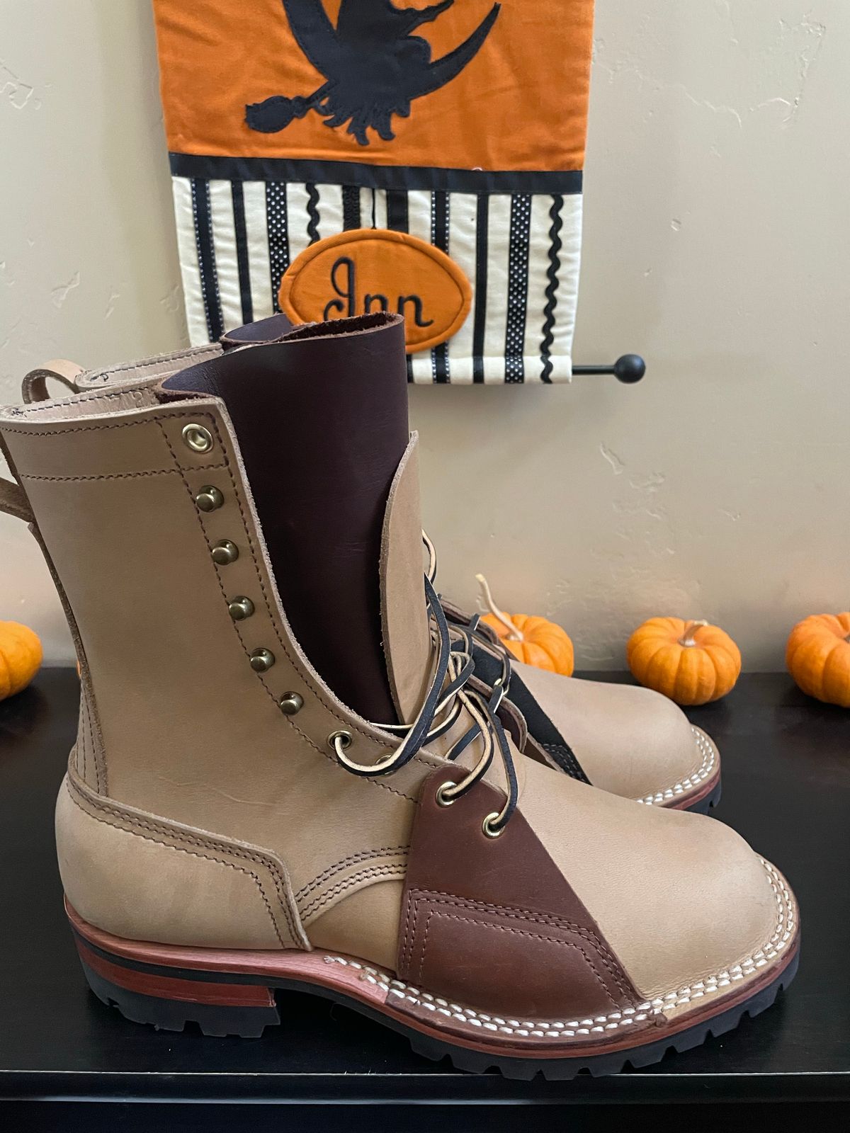 Photo by RoseAnvil_Phillip on November 5, 2022 of the Nicks Unknown Model in Unknown Leather.