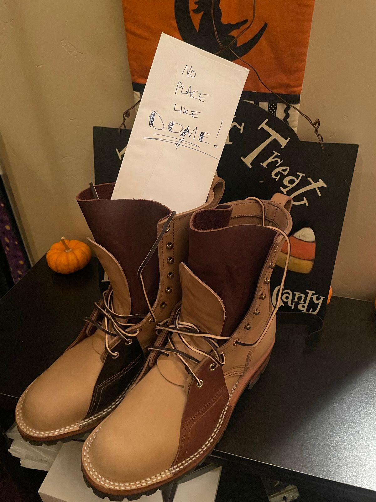 Photo by RoseAnvil_Phillip on November 5, 2022 of the Nicks Unknown Model in Unknown Leather.