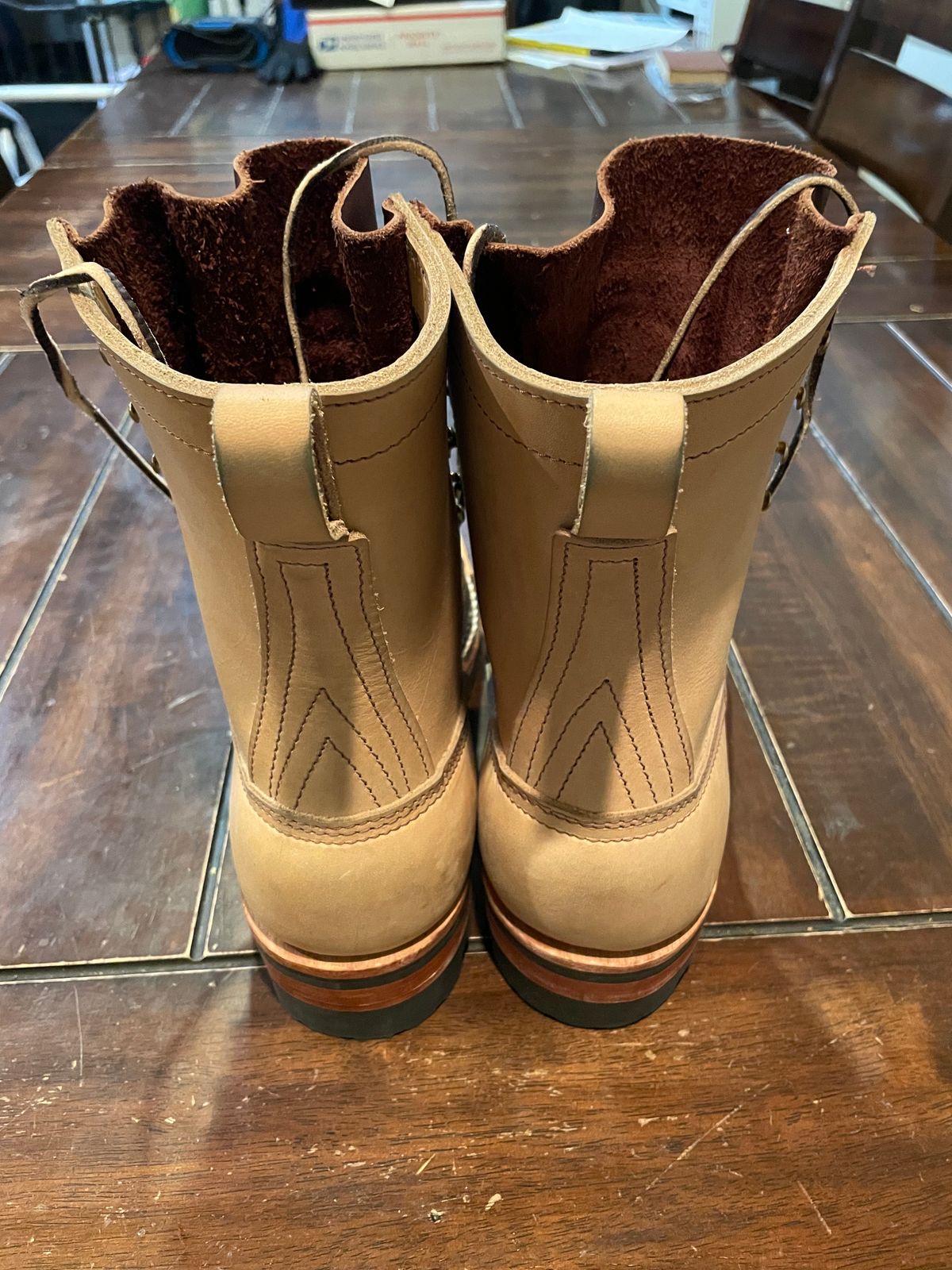 Photo by RoseAnvil_Phillip on December 6, 2022 of the Nicks Unknown Model in Unknown Leather.