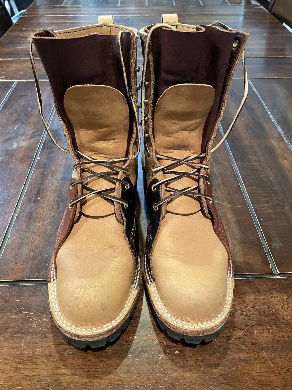 Photo by RoseAnvil_Phillip on December 6, 2022 of the Nicks Unknown Model in Unknown Leather.