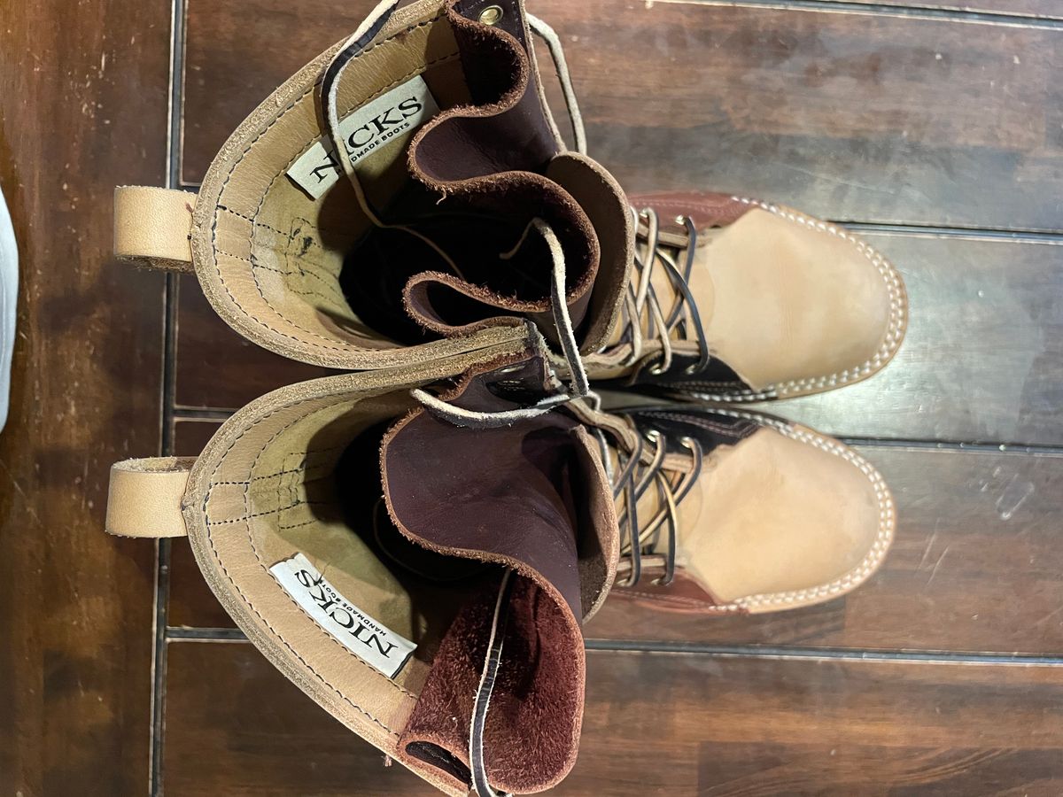Photo by RoseAnvil_Phillip on December 6, 2022 of the Nicks Unknown Model in Unknown Leather.