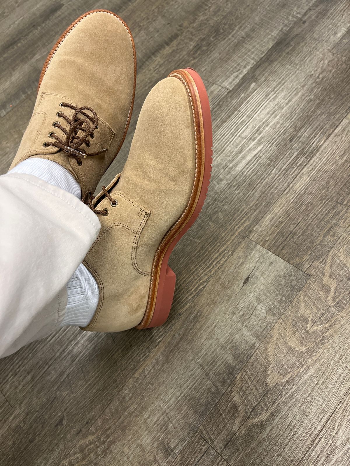 Photo by Bota71 on September 6, 2022 of the Grant Stone Dirty Buck in C.F. Stead Ivory Suede.