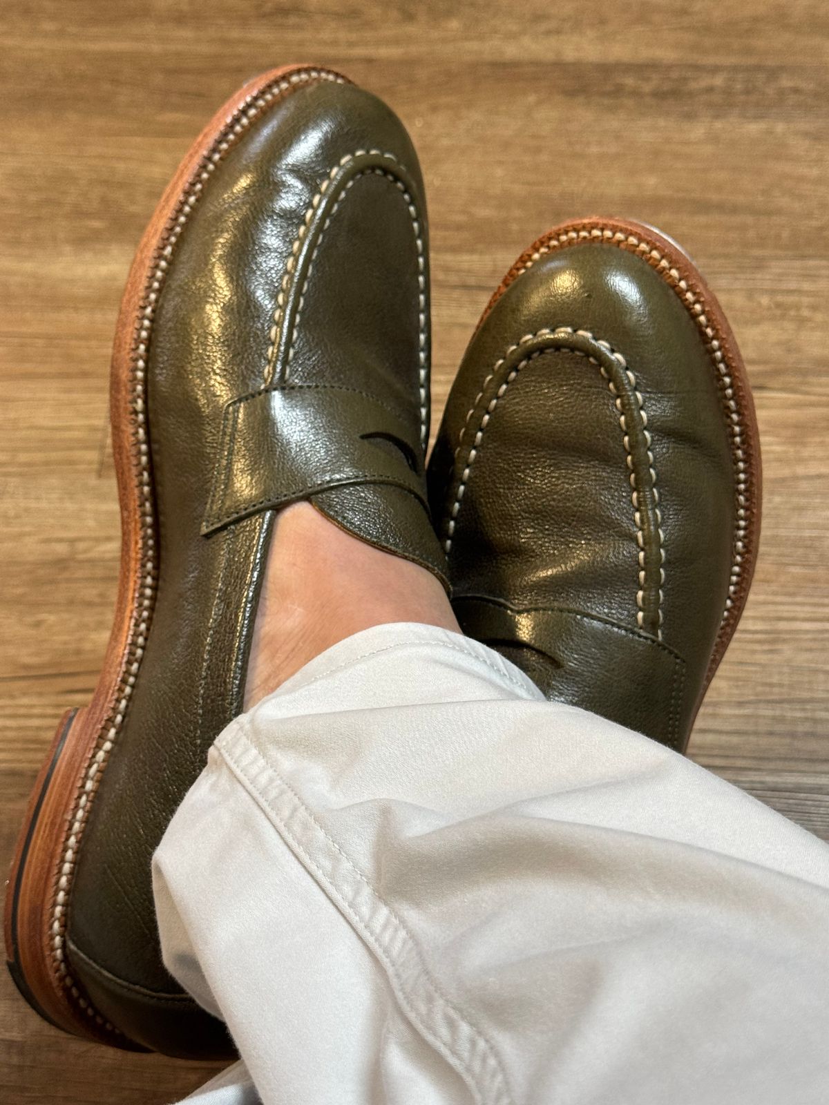 Photo by Bota71 on June 3, 2025 of the Grant Stone Traveler Loafer in Incas Jungle Kangaroo.