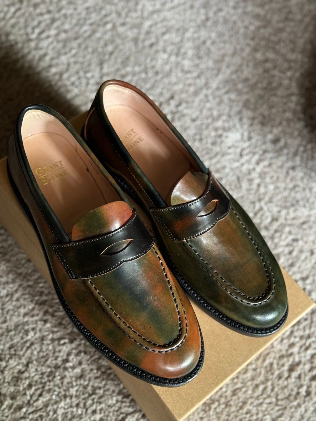 Photo by Bota71 on July 12, 2024 of the Grant Stone Traveler Loafer in Horween Marbled Black Shell Cordovan.