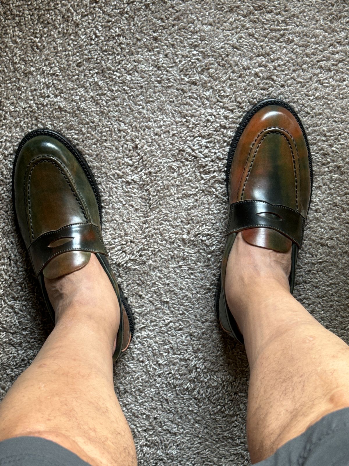 Photo by Bota71 on July 12, 2024 of the Grant Stone Traveler Loafer in Horween Marbled Black Shell Cordovan.