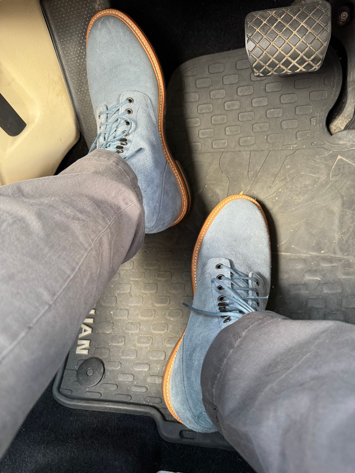 Photo by Bota71 on March 6, 2026 of the Grant Stone Diesel Boot in C.F. Stead Sky Kudu Reverse.