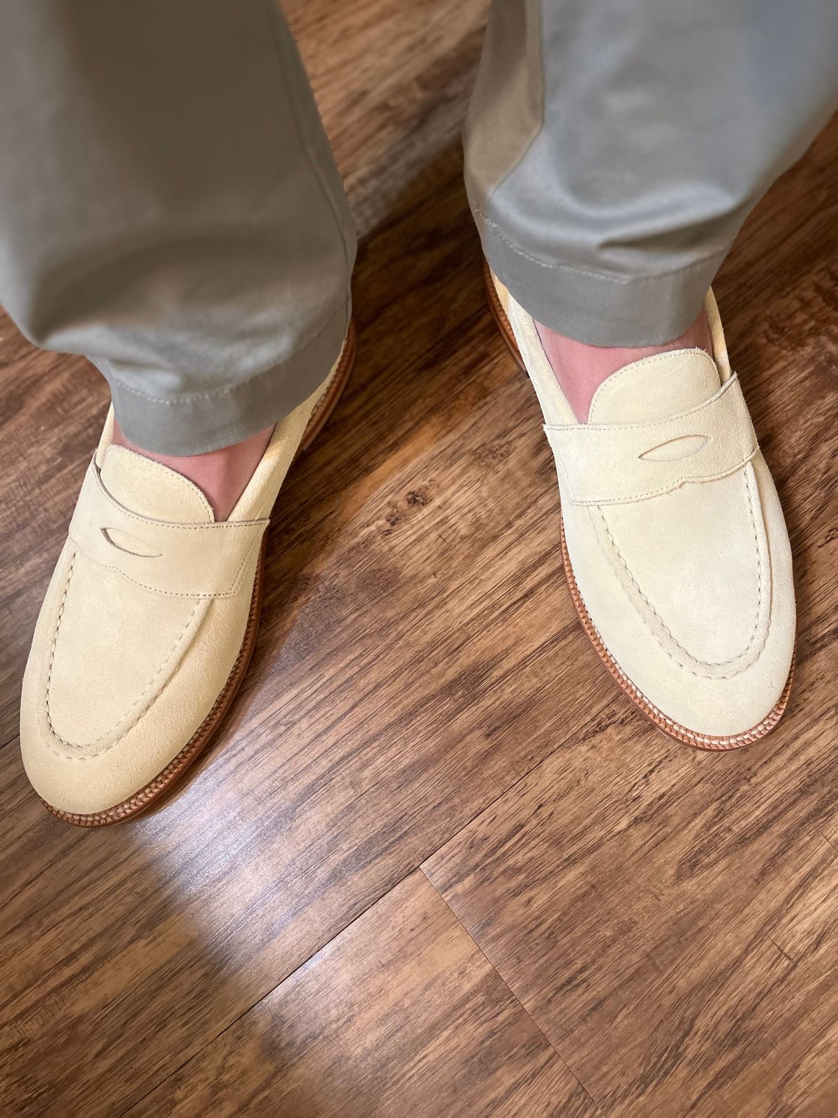 Photo by Bota71 on April 27, 2024 of the Grant Stone Traveler Loafer in Butter Suede.