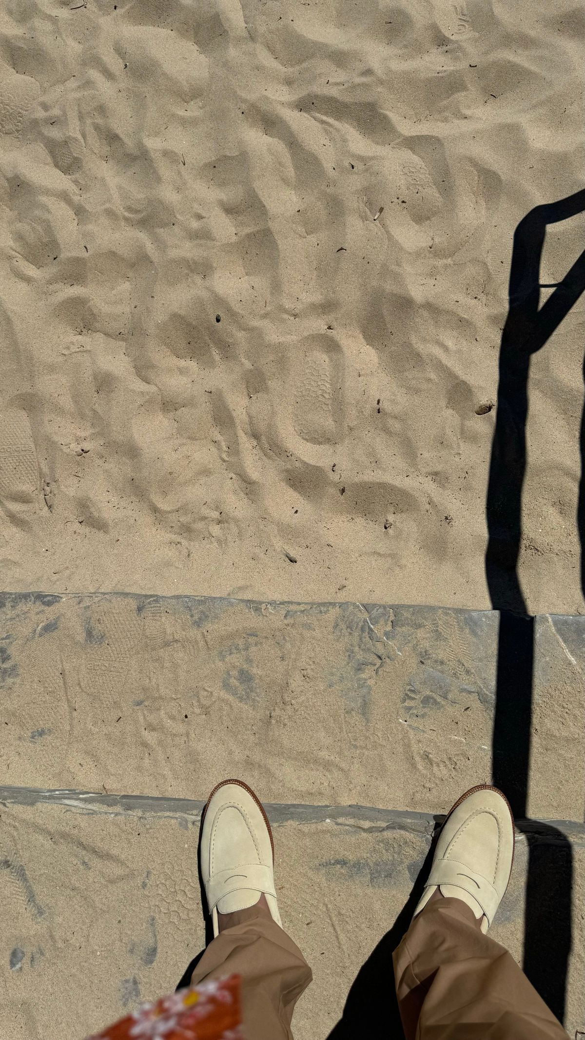 Photo by Bota71 on July 1, 2024 of the Grant Stone Traveler Loafer in Butter Suede.