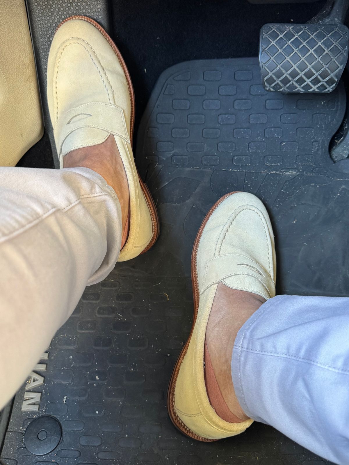 Photo by Bota71 on April 17, 2026 of the Grant Stone Traveler Loafer in Butter Suede.