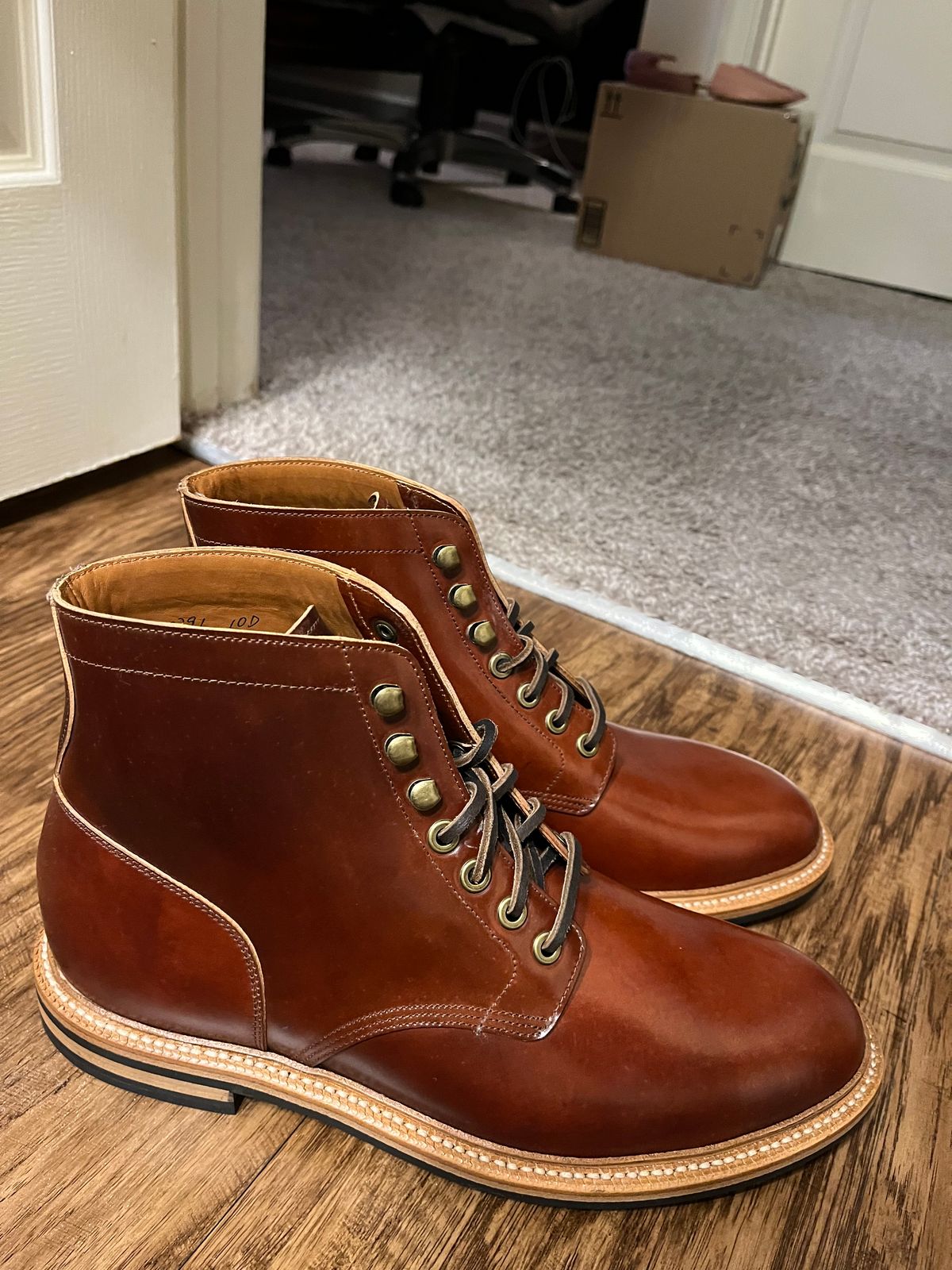 Photo by Bota71 on February 14, 2023 of the Grant Stone Diesel Boot in Horween Garnet Shell Cordovan.