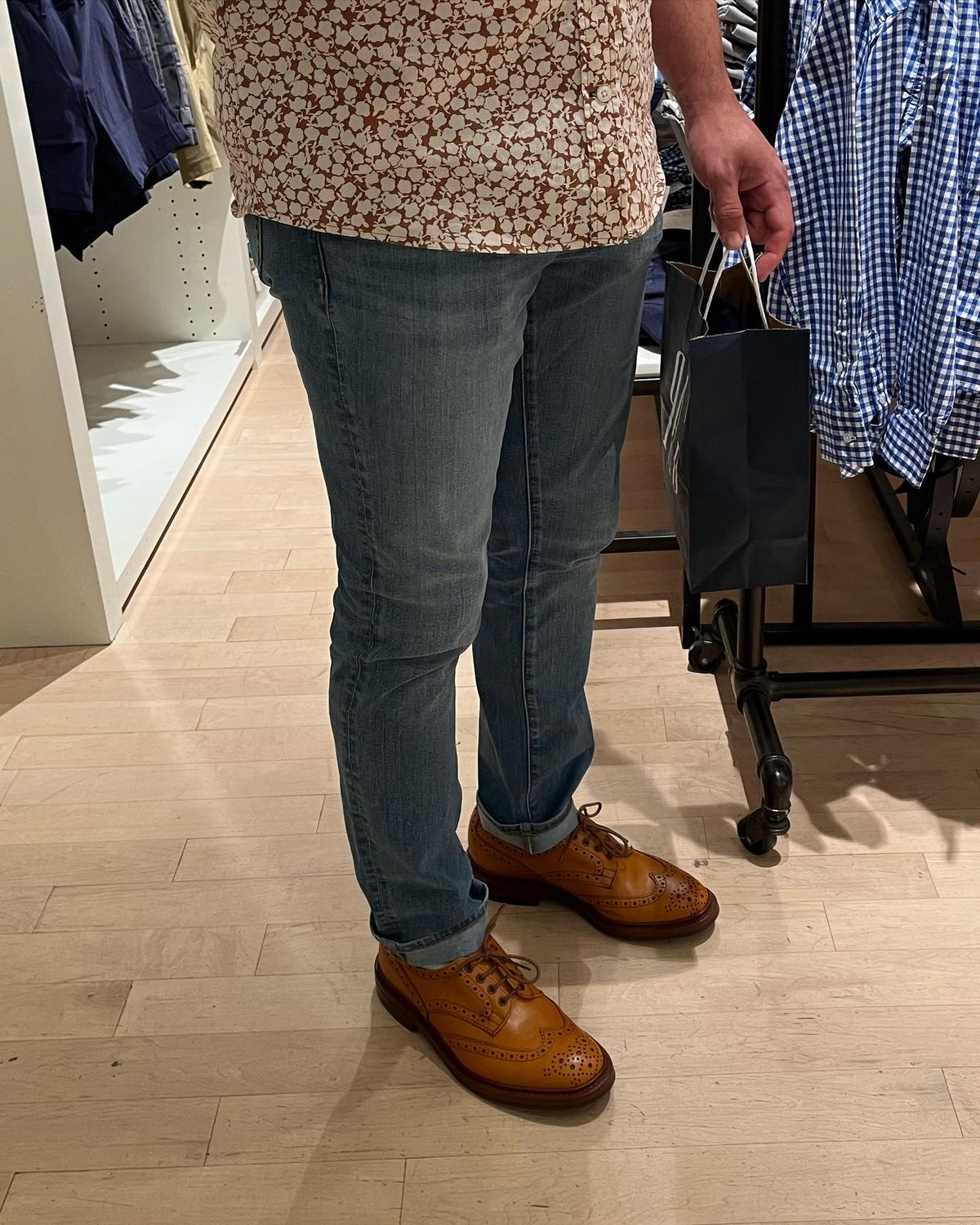 Photo by Bota71 on June 7, 2023 of the Tricker's Bourton Country Shoe in Acorn Antique.