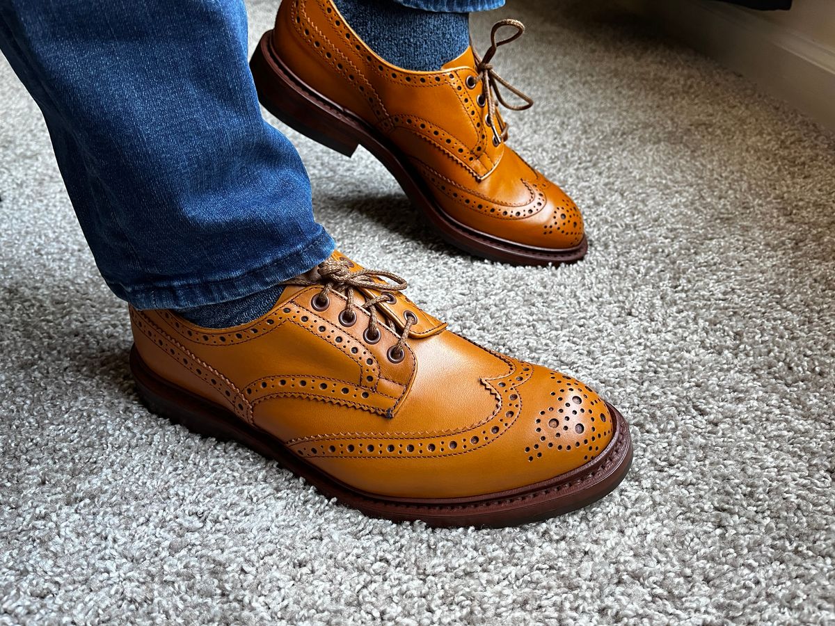 Photo by Bota71 on April 24, 2022 of the Tricker's Bourton Country Shoe in Acorn Antique.