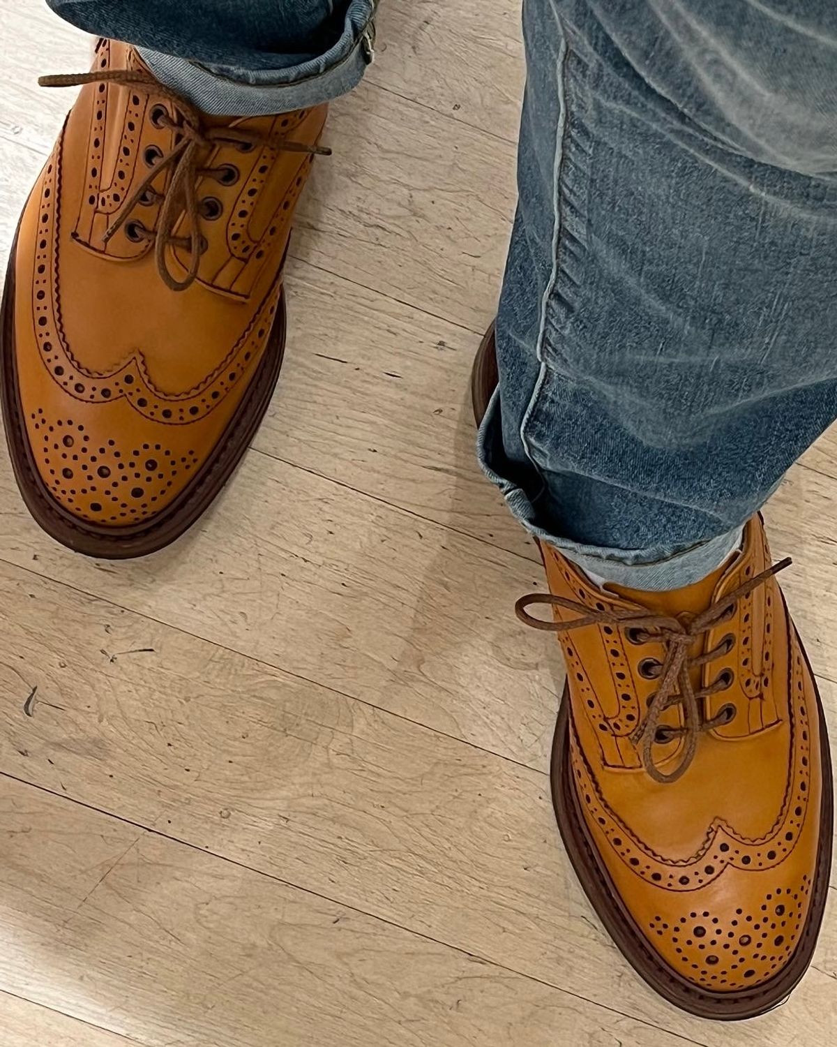 Photo by Bota71 on June 7, 2023 of the Tricker's Bourton Country Shoe in Acorn Antique.