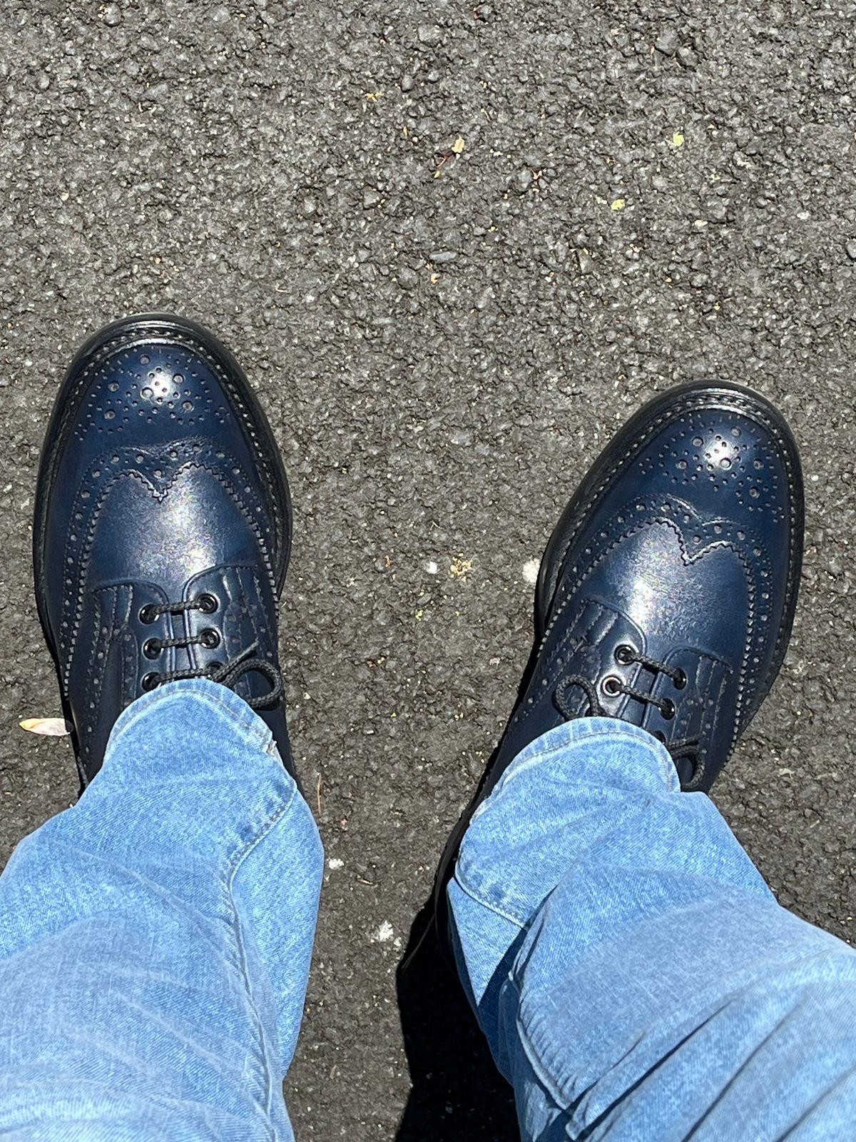 Photo by Bota71 on March 30, 2024 of the Tricker's Bourton Country Shoe in Navy Calf.