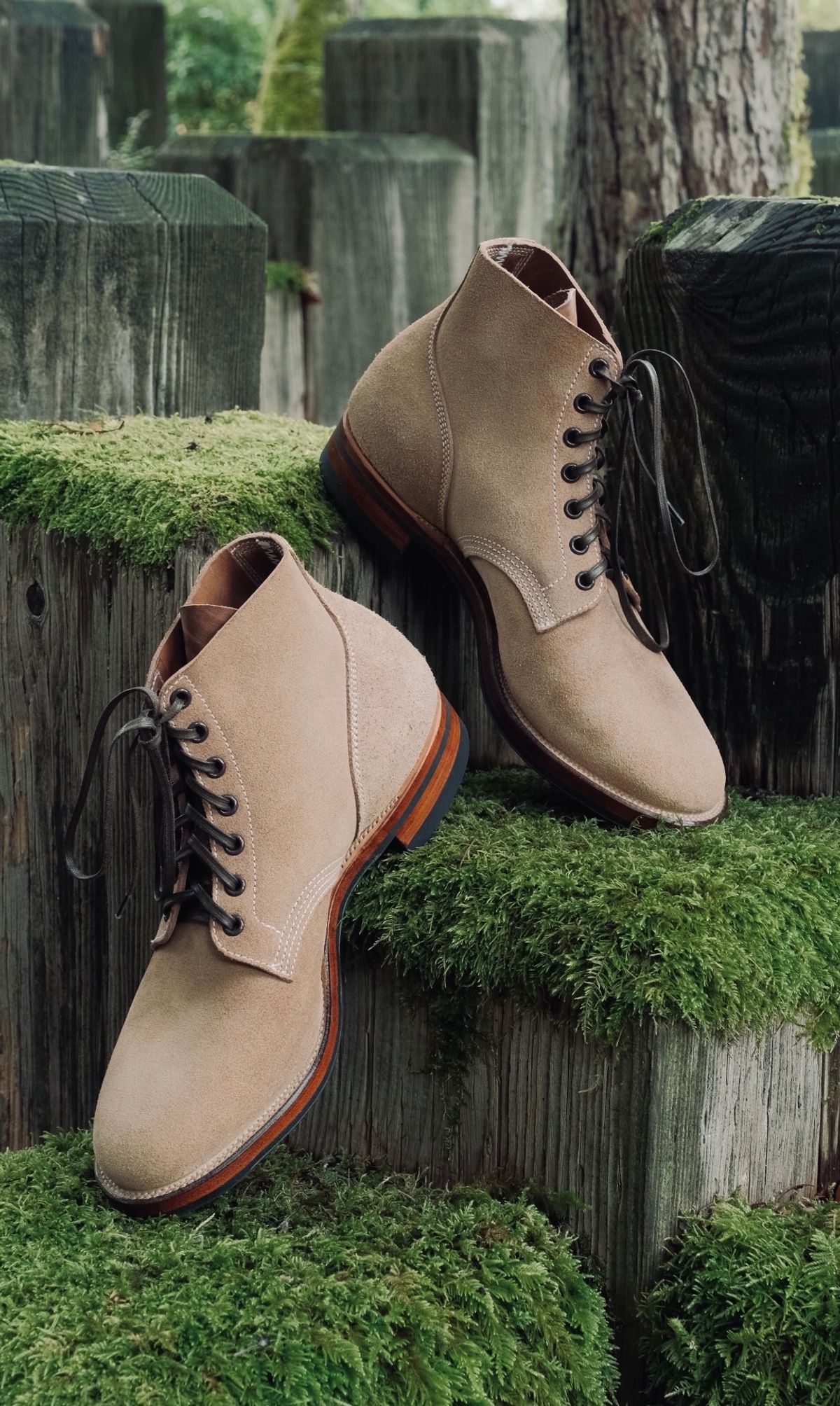 Photo by yuswang on October 5, 2023 of the Viberg Boondocker in Horween Natural Chromexcel Roughout.