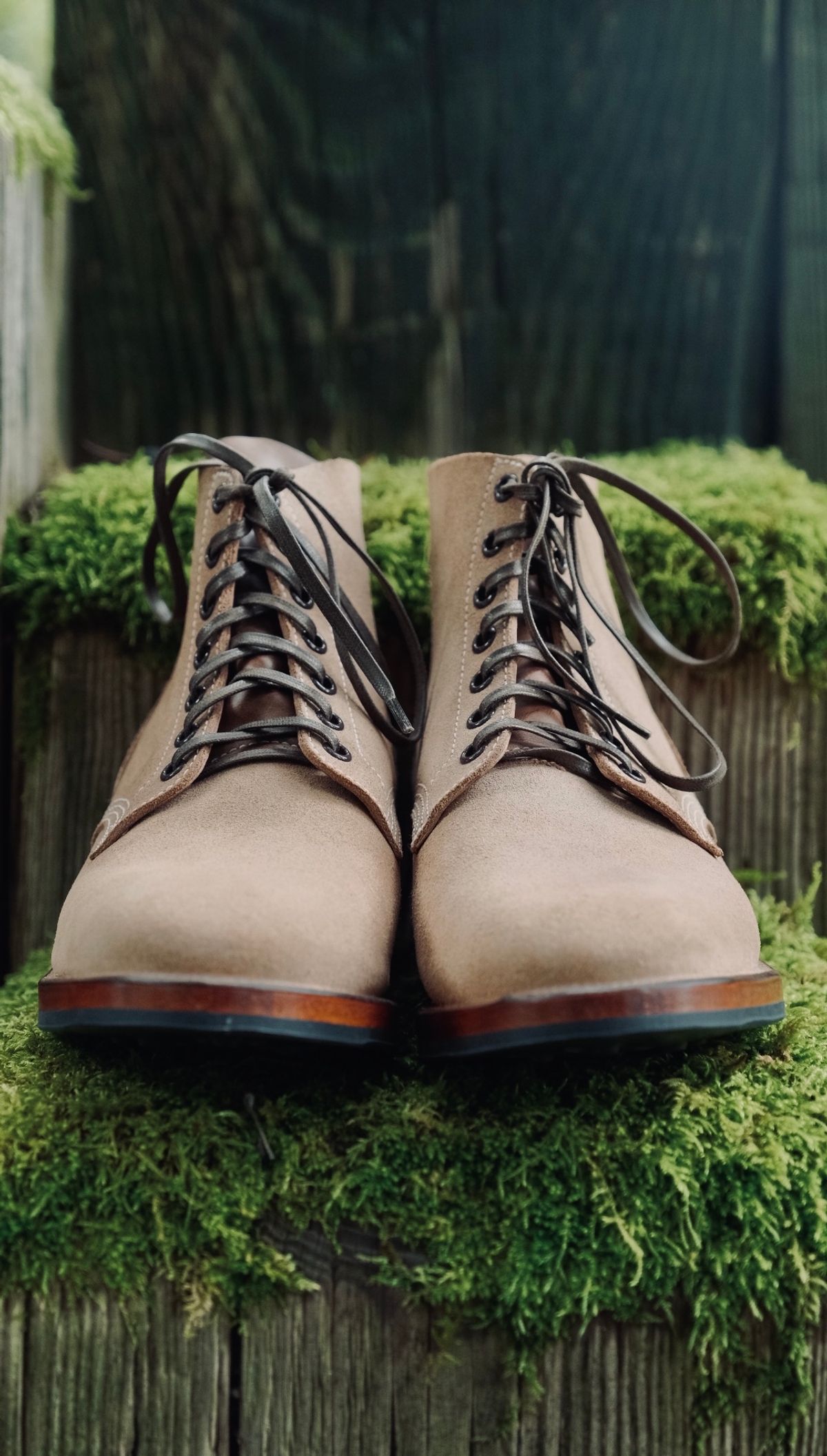 Photo by yuswang on October 5, 2023 of the Viberg Boondocker in Horween Natural Chromexcel Roughout.