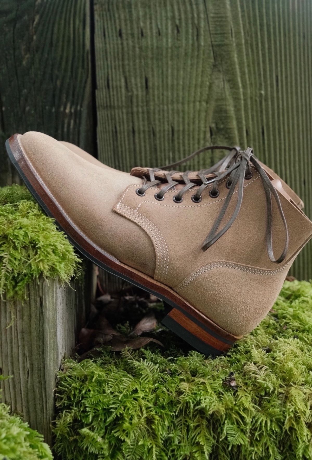 Photo by yuswang on October 5, 2023 of the Viberg Boondocker in Horween Natural Chromexcel Roughout.
