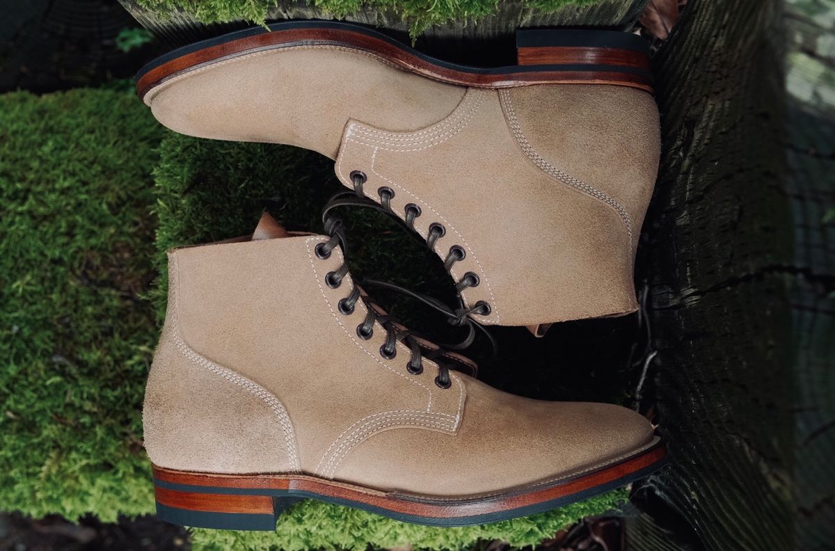 Photo by yuswang on October 5, 2023 of the Viberg Boondocker in Horween Natural Chromexcel Roughout.