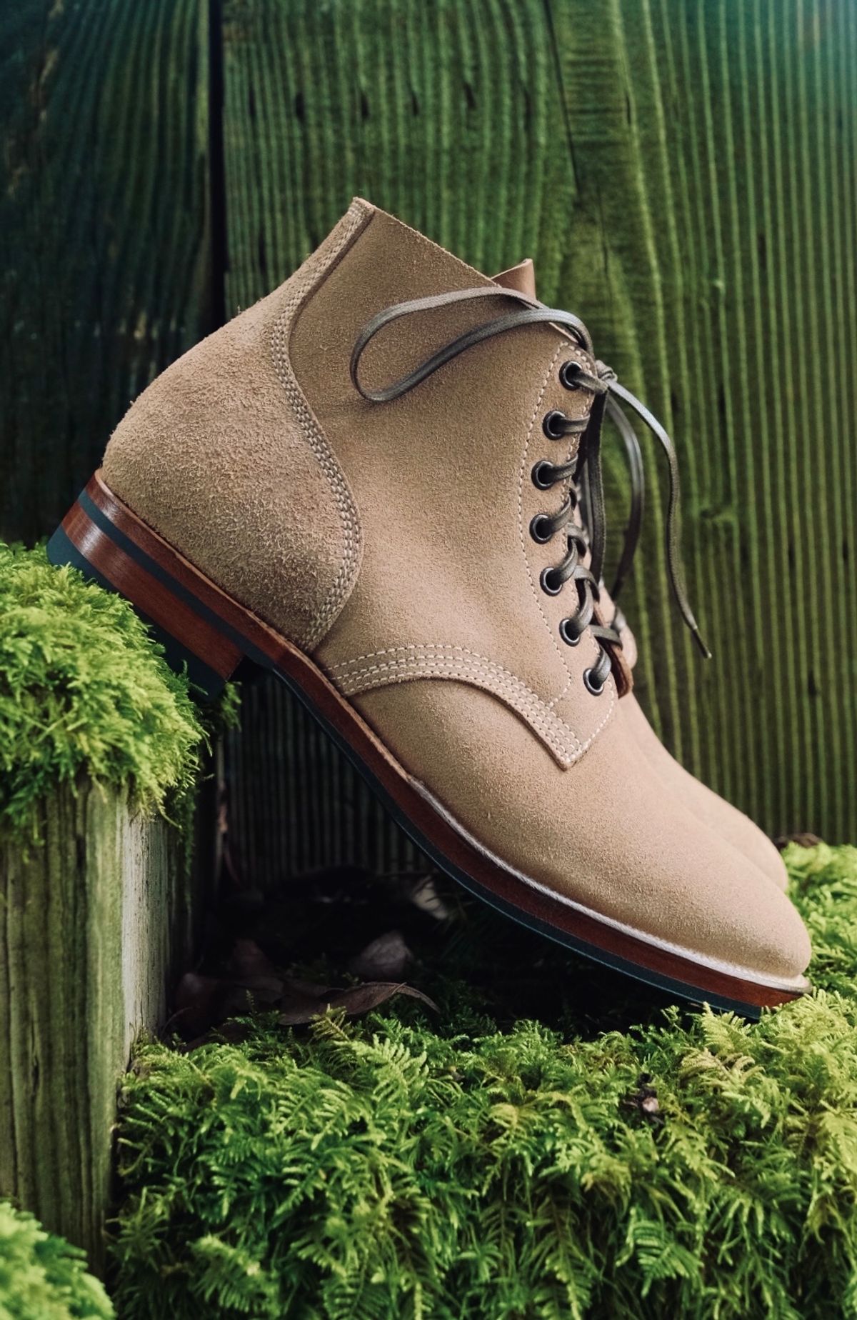 Photo by yuswang on October 5, 2023 of the Viberg Boondocker in Horween Natural Chromexcel Roughout.