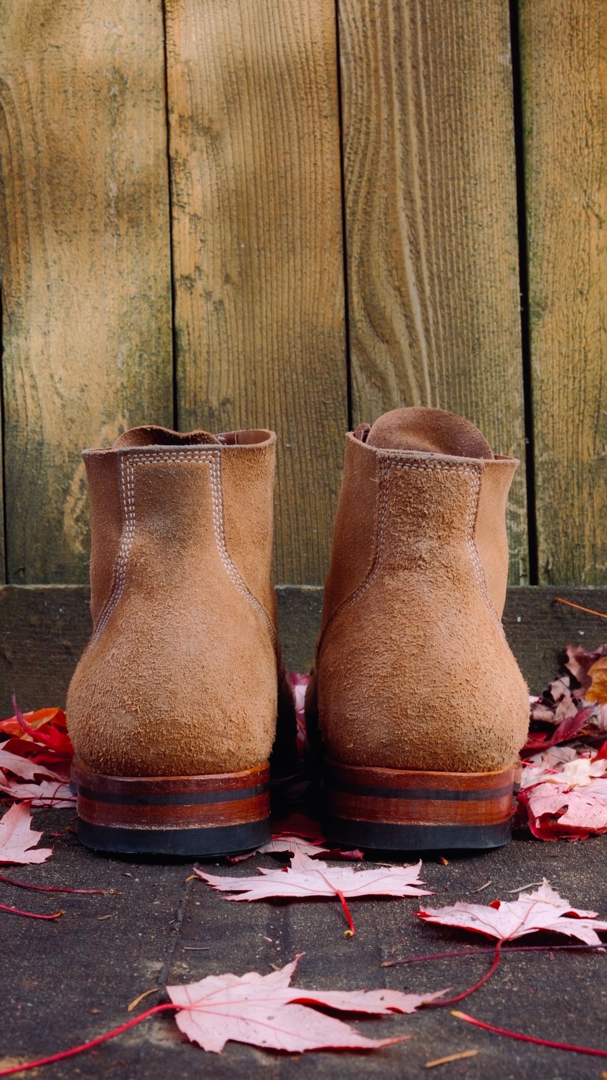 Photo by yuswang on November 1, 2023 of the Viberg Boondocker in Horween Natural Chromexcel Roughout.