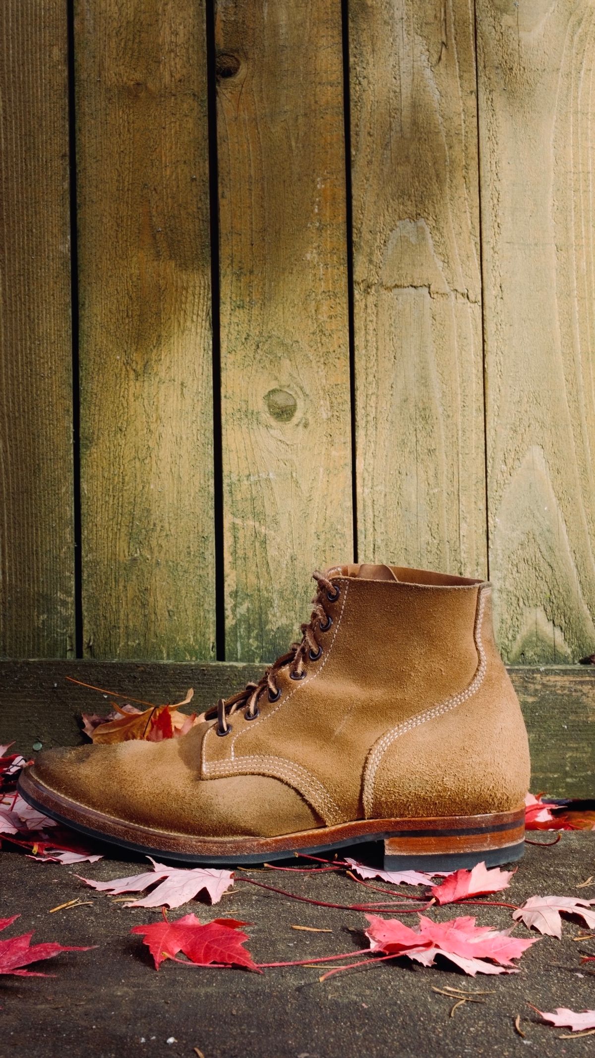 Photo by yuswang on November 1, 2023 of the Viberg Boondocker in Horween Natural Chromexcel Roughout.
