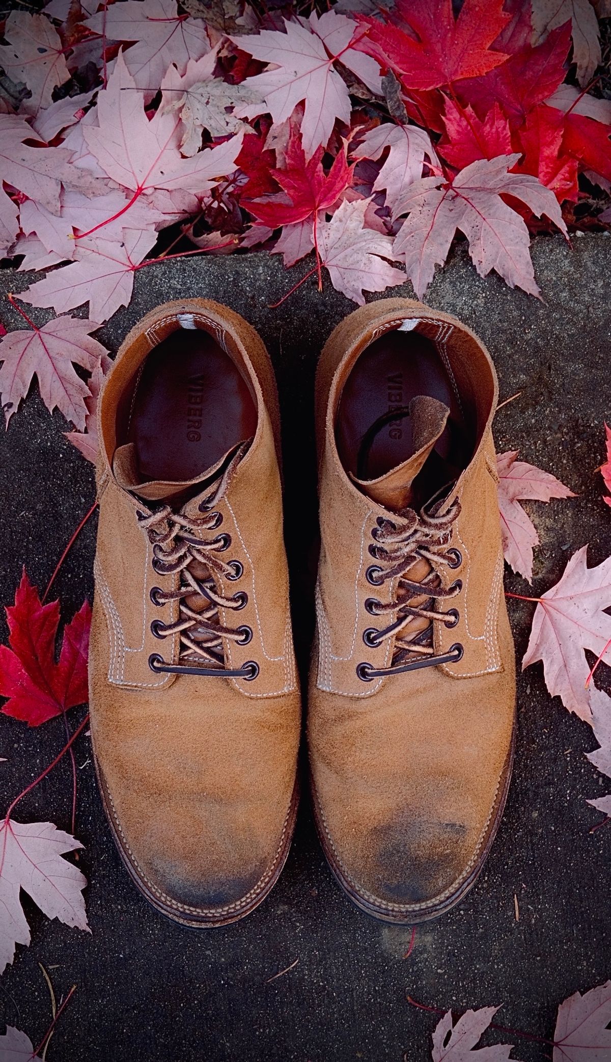 Photo by yuswang on November 1, 2023 of the Viberg Boondocker in Horween Natural Chromexcel Roughout.