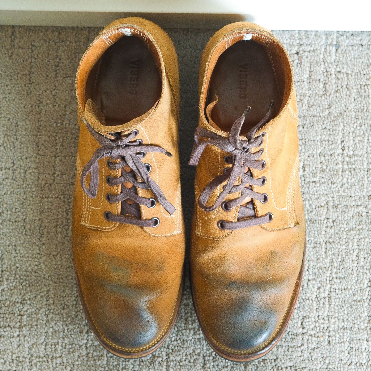 Photo by yuswang on December 2, 2023 of the Viberg Boondocker in Horween Natural Chromexcel Roughout.