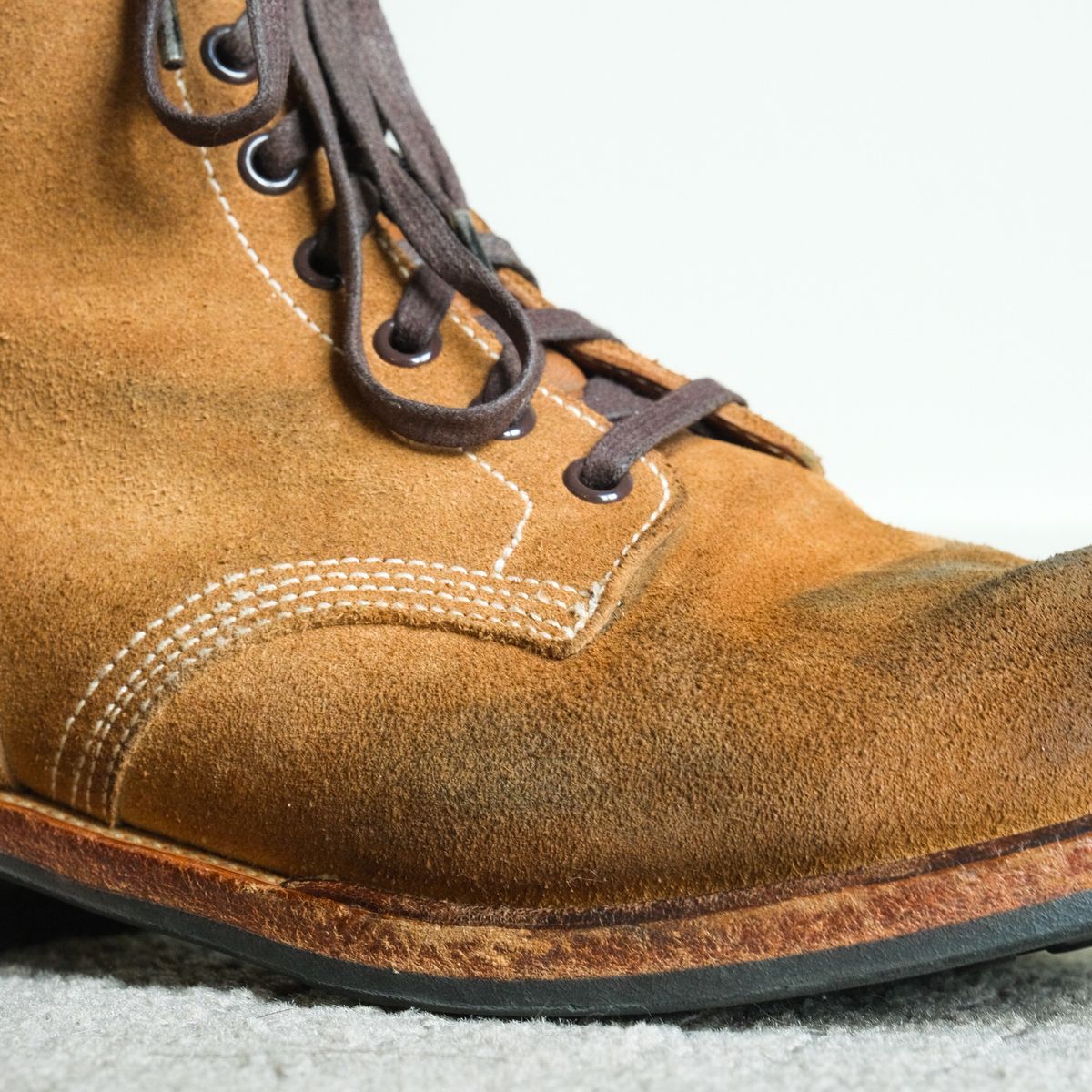 Photo by yuswang on December 1, 2023 of the Viberg Boondocker in Horween Natural Chromexcel Roughout.