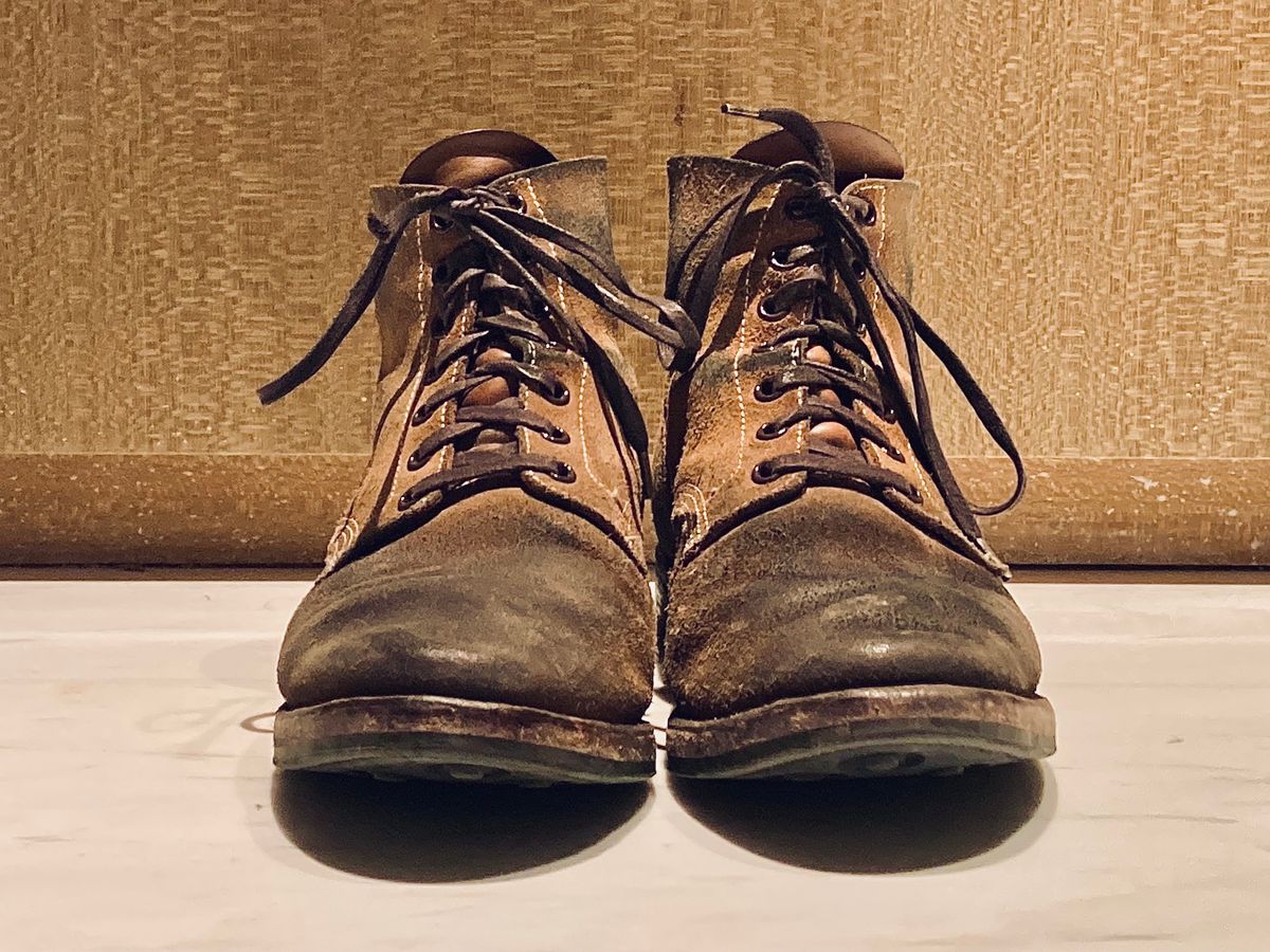 Photo by yuswang on February 2, 2024 of the Viberg Boondocker in Horween Natural Chromexcel Roughout.