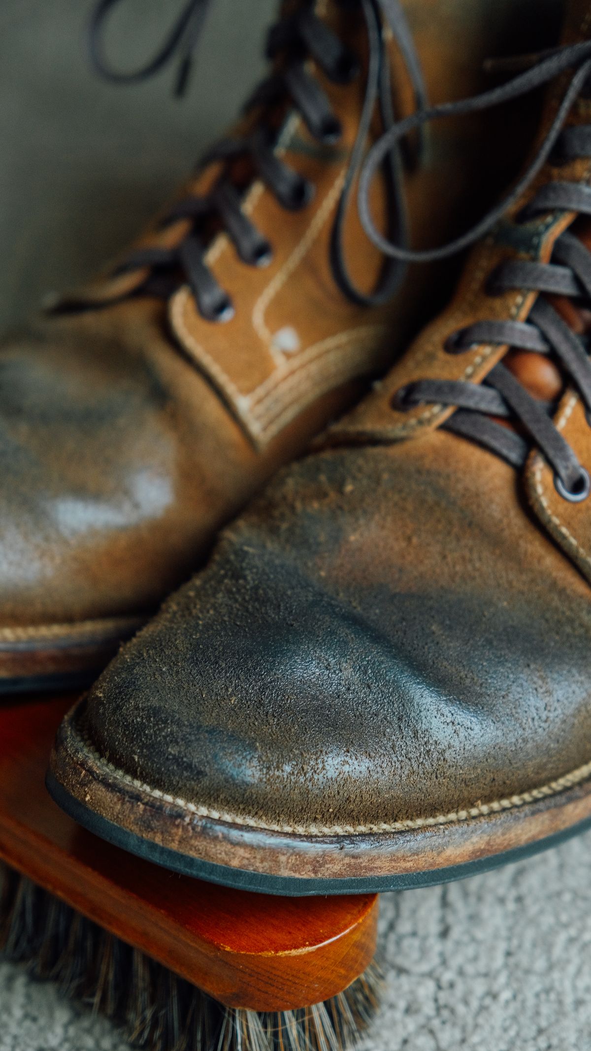 Photo by yuswang on February 16, 2024 of the Viberg Boondocker in Horween Natural Chromexcel Roughout.
