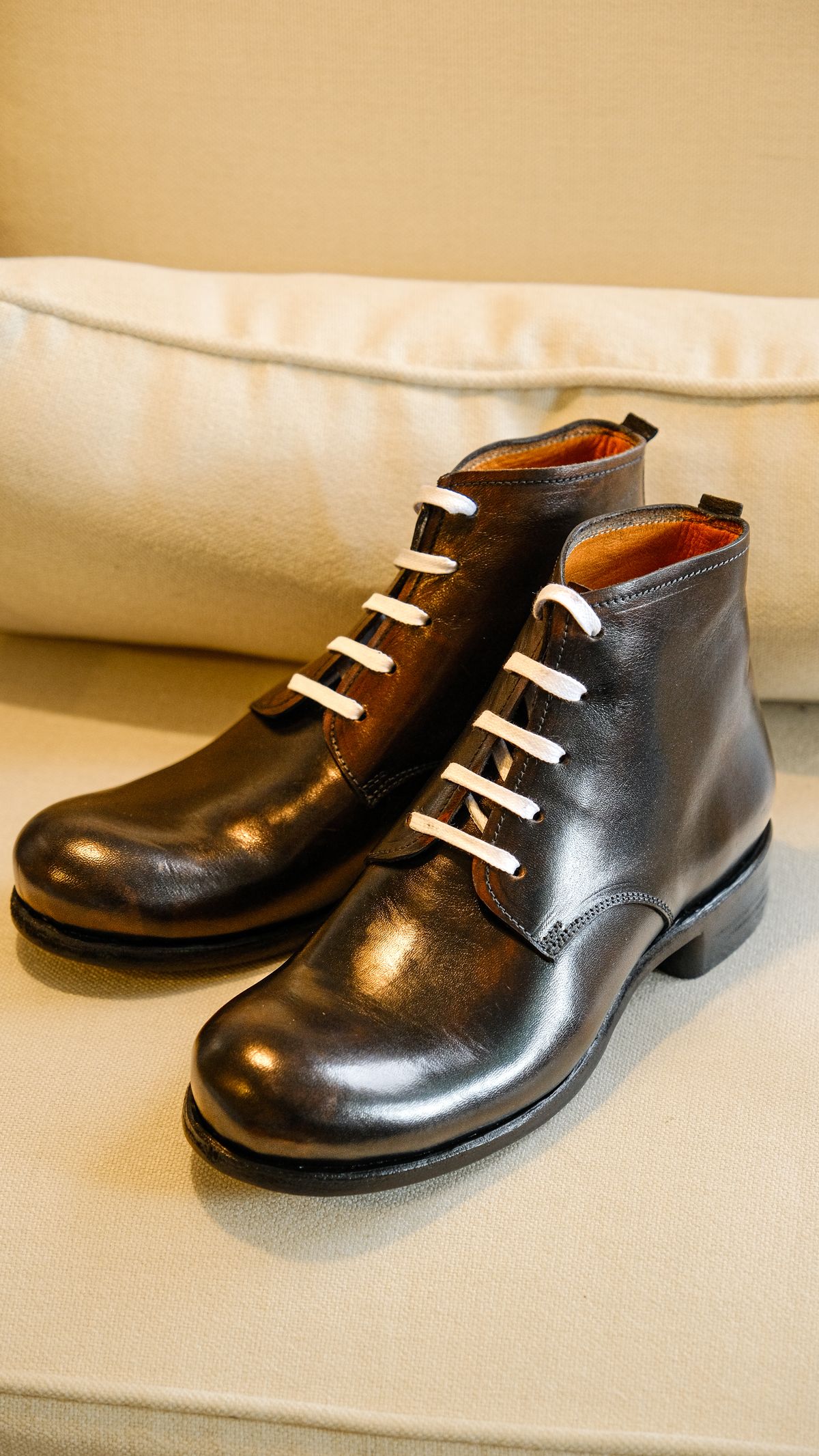 Photo by yuswang on October 3, 2025 of the Dimissinano & Miller Three-piece ankle boot in Horse avant corpo, black.