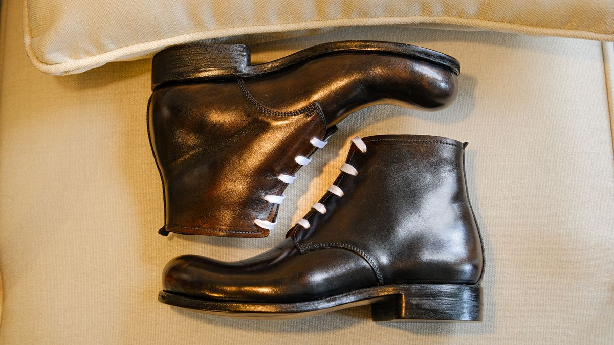 Photo by yuswang on October 3, 2025 of the Dimissinano & Miller Three-piece ankle boot in Horse avant corpo, black.