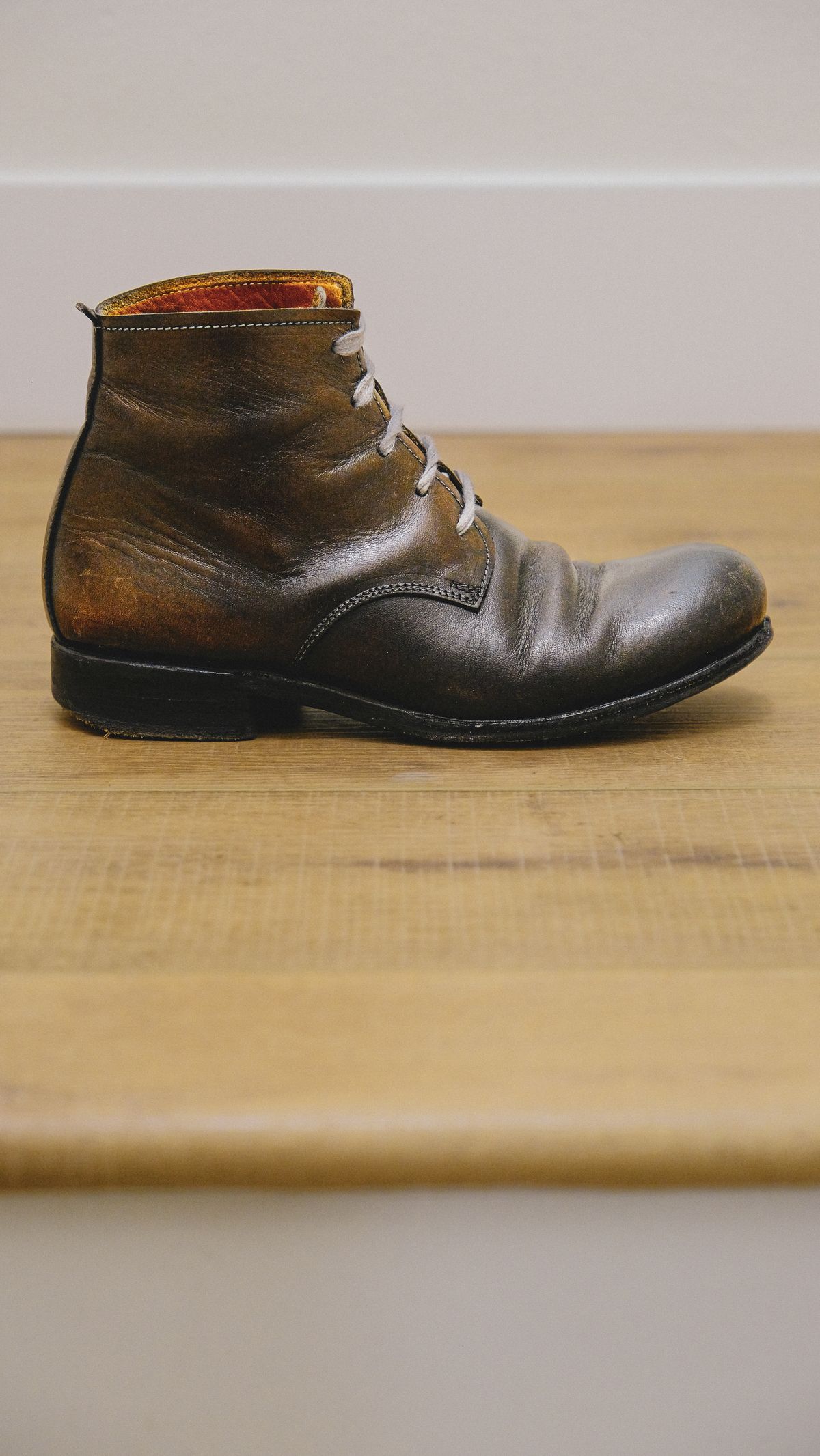 Photo by yuswang on November 3, 2025 of the Dimissinano & Miller Three-piece ankle boot in Horse avant corpo, black.