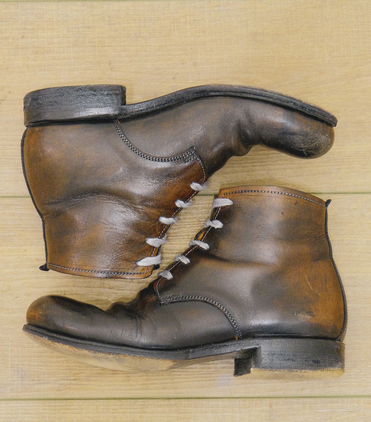 Photo by yuswang on November 3, 2025 of the Dimissinano & Miller Three-piece ankle boot in Horse avant corpo, black.