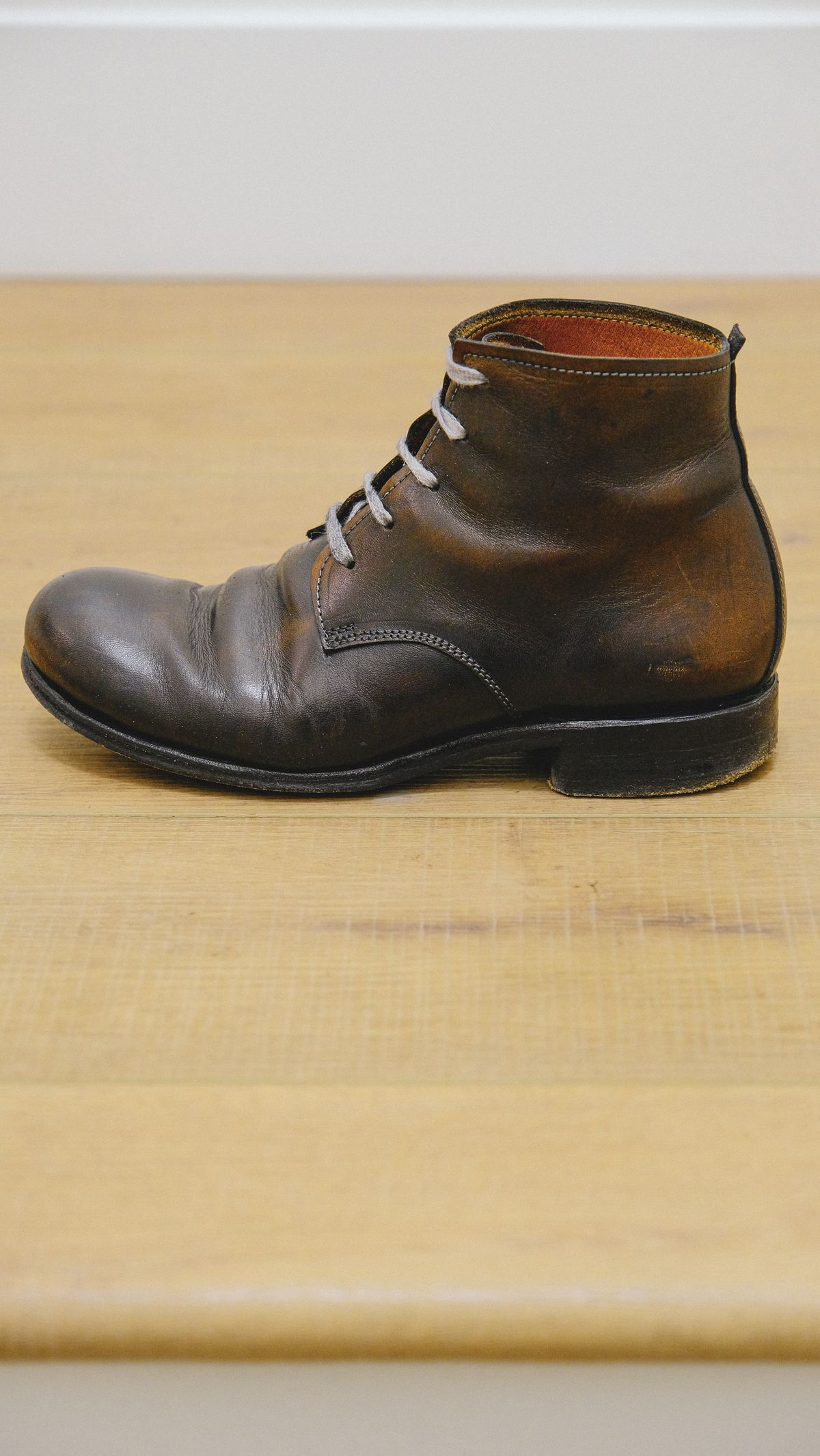 Photo by yuswang on November 3, 2025 of the Dimissinano & Miller Three-piece ankle boot in Horse avant corpo, black.