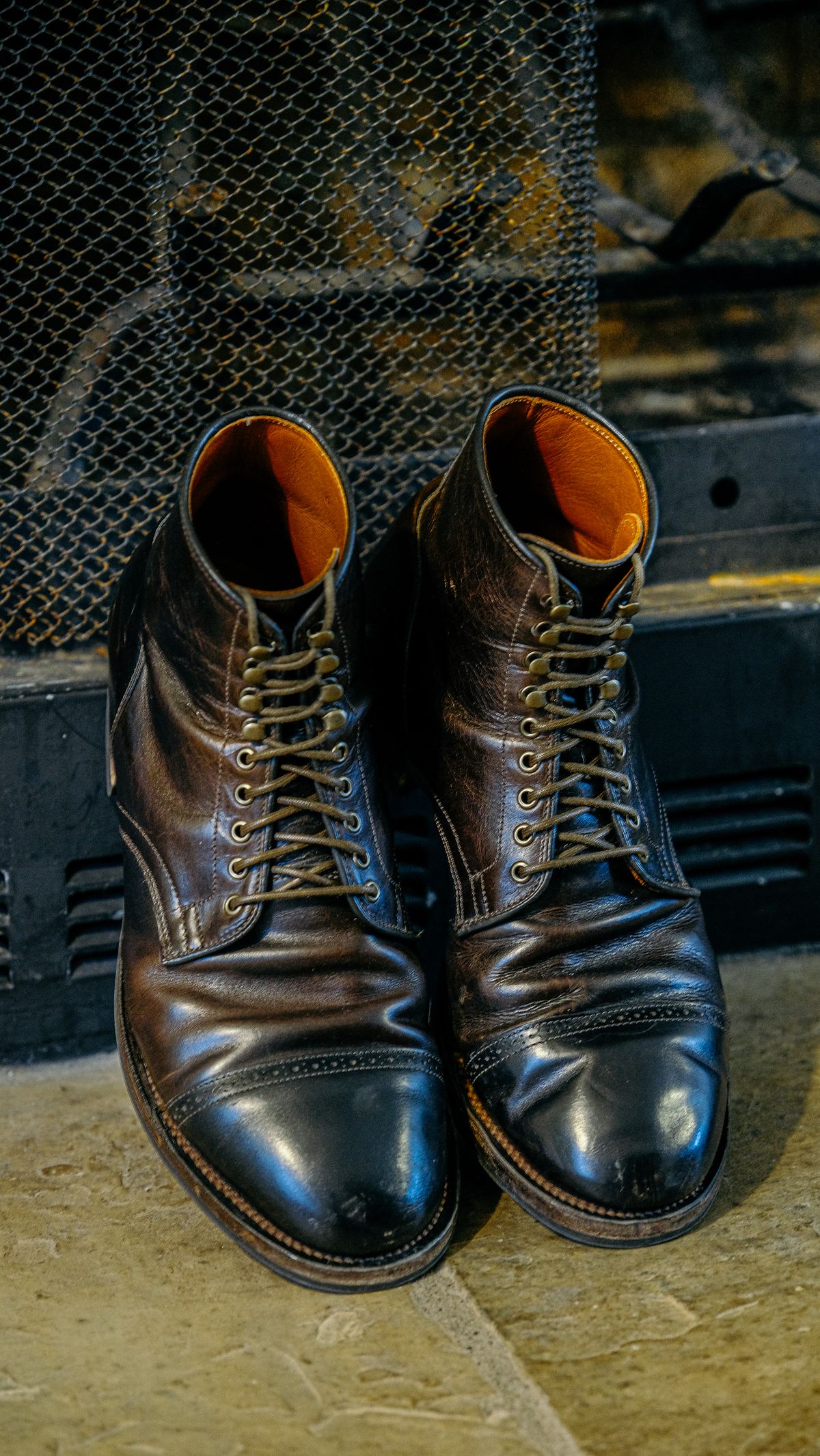 Photo by yuswang on December 2, 2024 of the Viberg Service Boot in Gallun Moose Viking Calf.