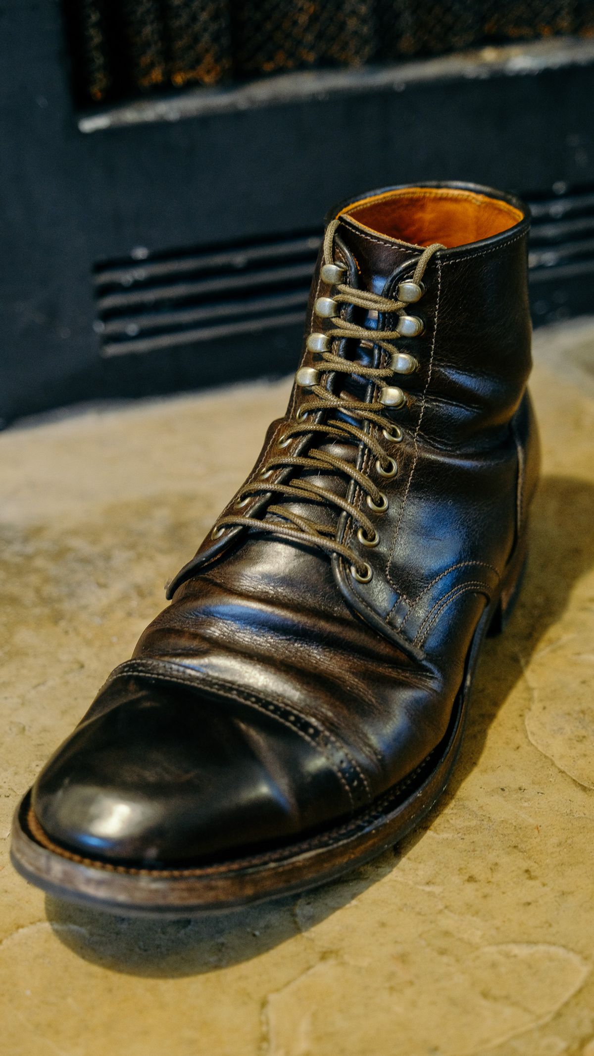 Photo by yuswang on December 2, 2024 of the Viberg Service Boot in Gallun Moose Viking Calf.