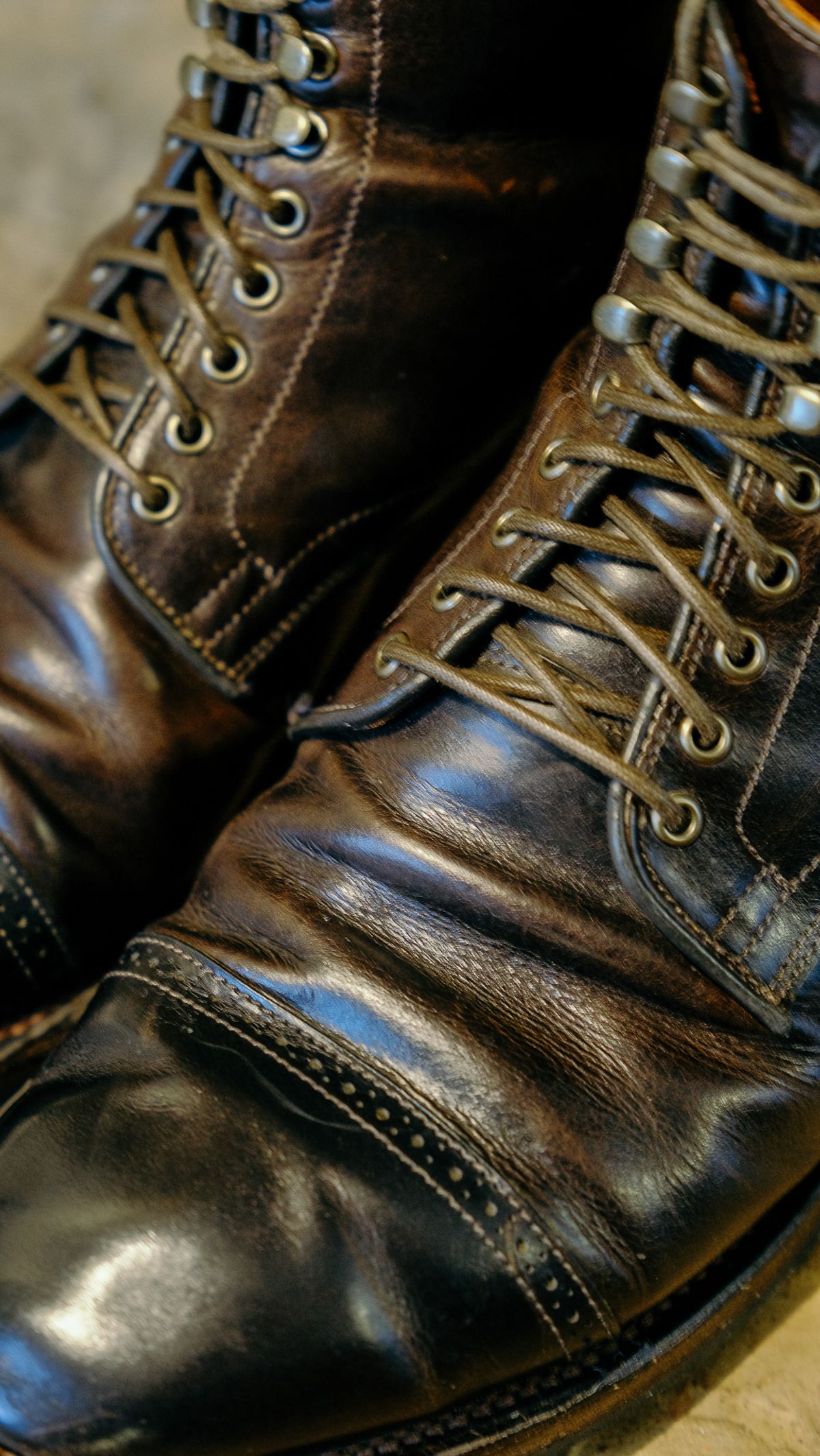 Photo by yuswang on December 2, 2024 of the Viberg Service Boot in Gallun Moose Viking Calf.
